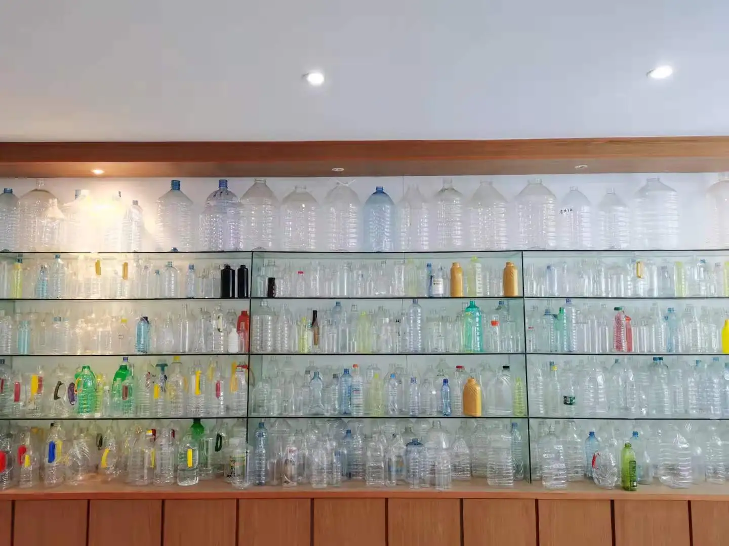 automatic handle feeding  pet bottle blowing machine