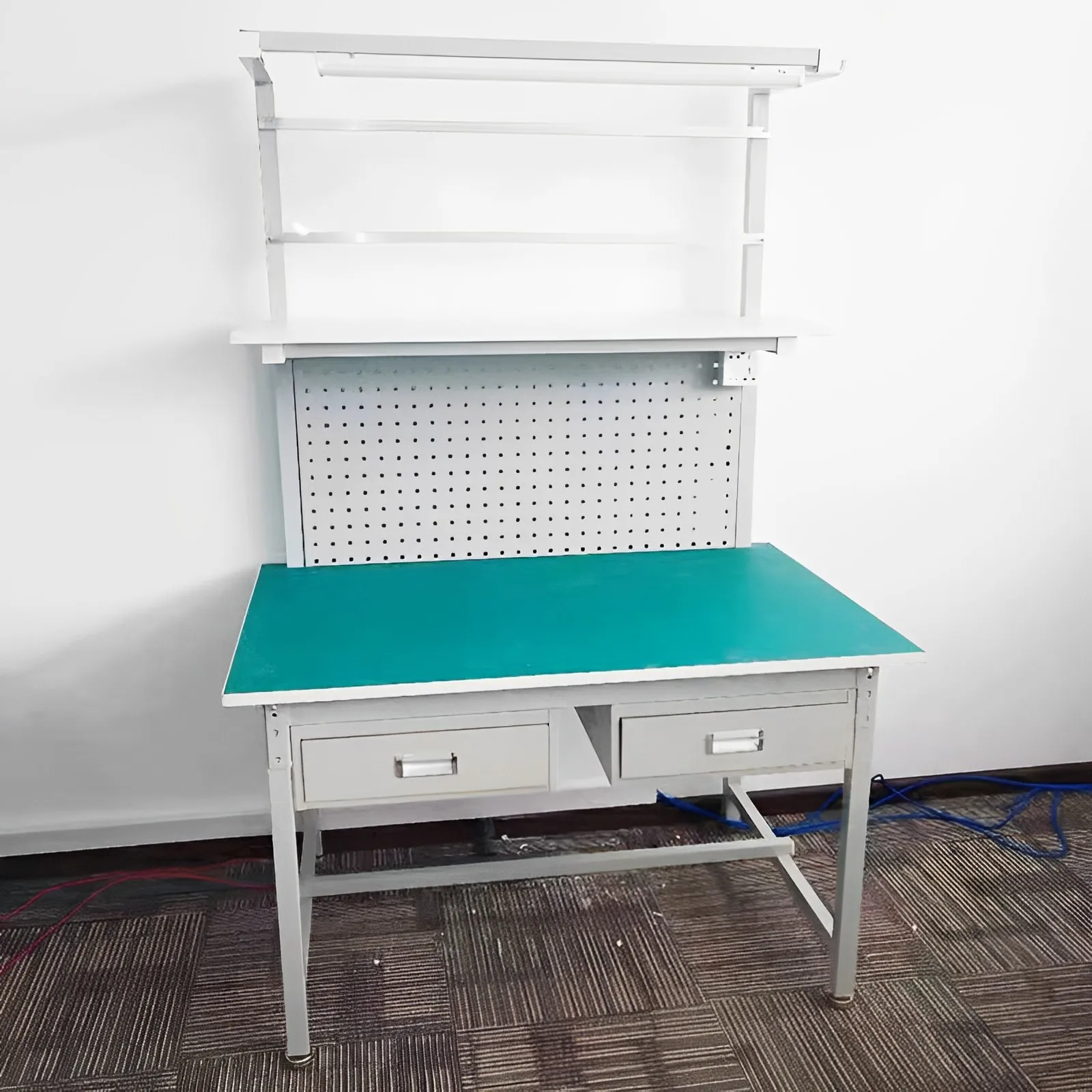 Рабочий стол из нержавеющей стали с выдвижными ящиками