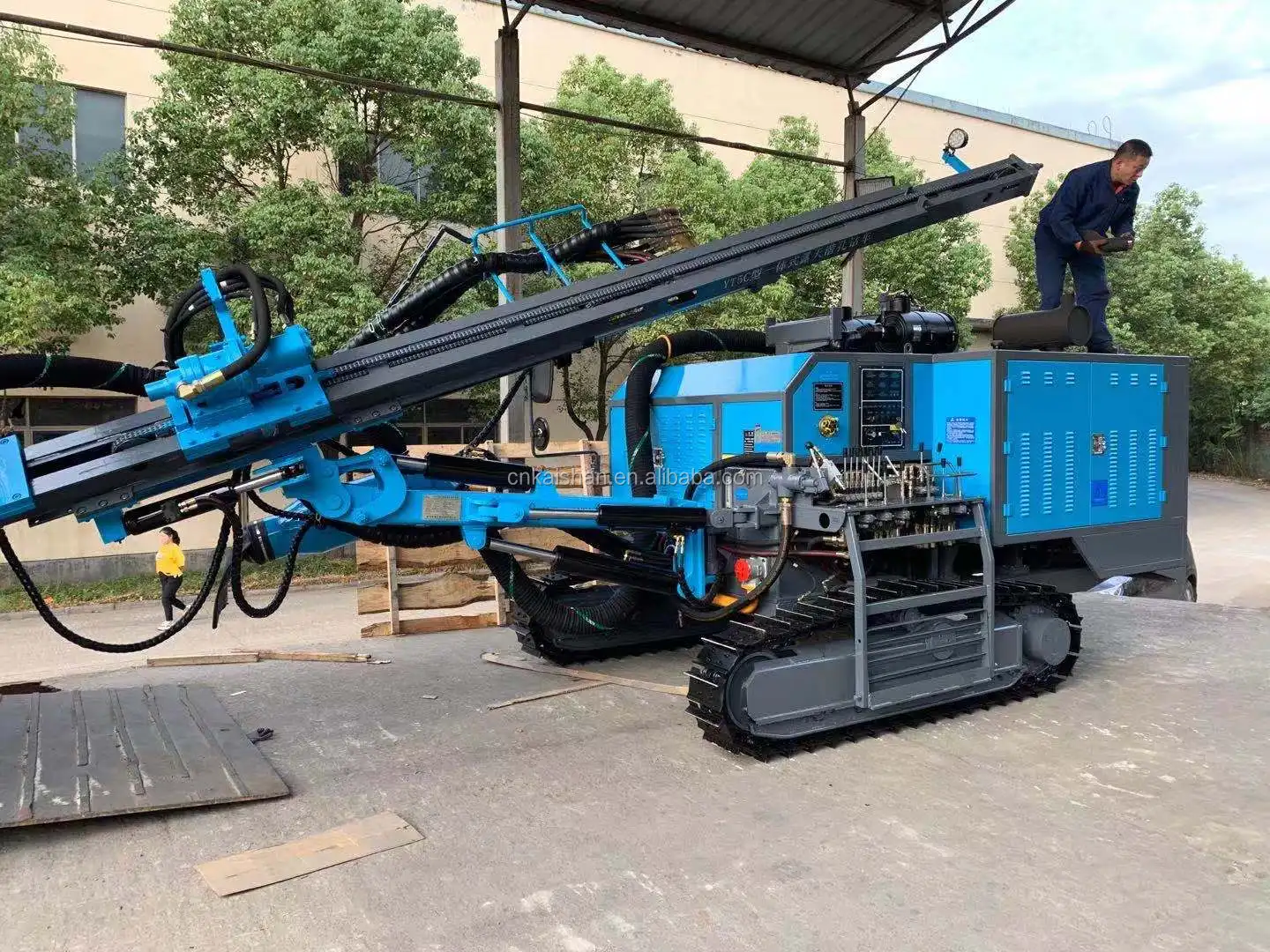  Открытая яма YT5C Epiroc распродажа в Дубае поверхность DTH встроенная быстрая скорость сверления многофункциональная буровая