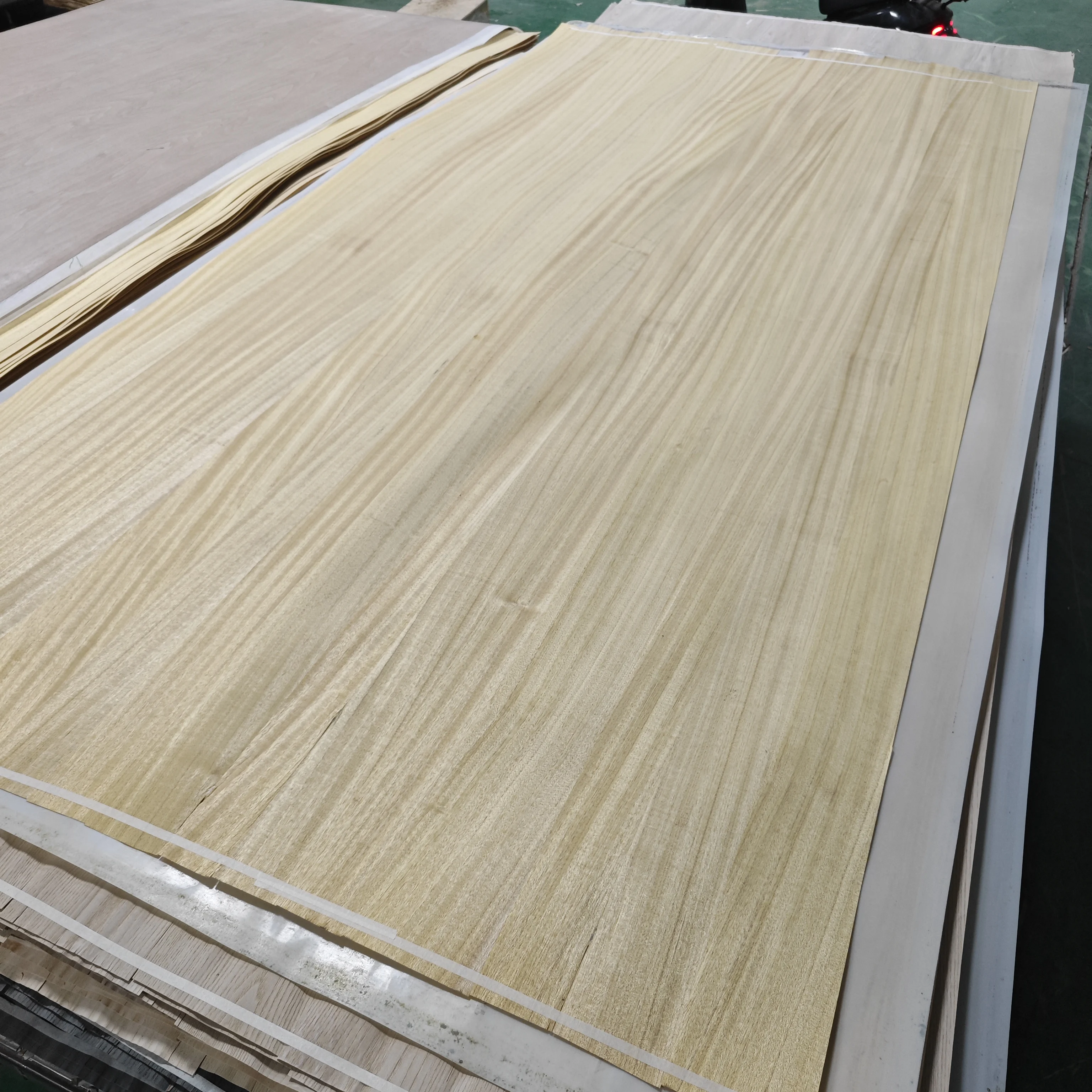 Natural Veneer Teak/Oak/Walnut/Elm Veneered Fancy Plywood
