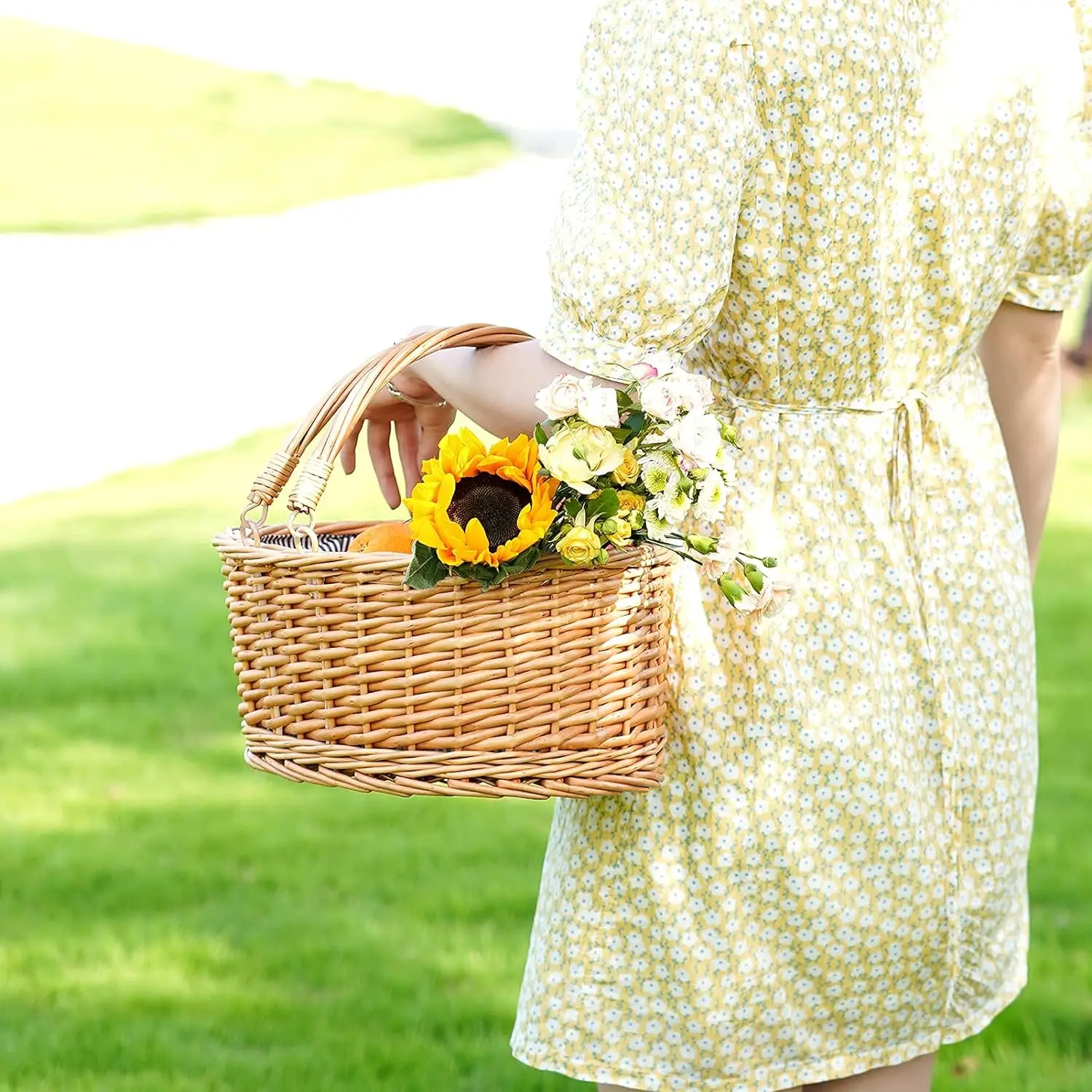 Yulin Jiafu Wicker Picnic Basket with Double Folding Handles, Small Natural Willow Hamper Empty Basket