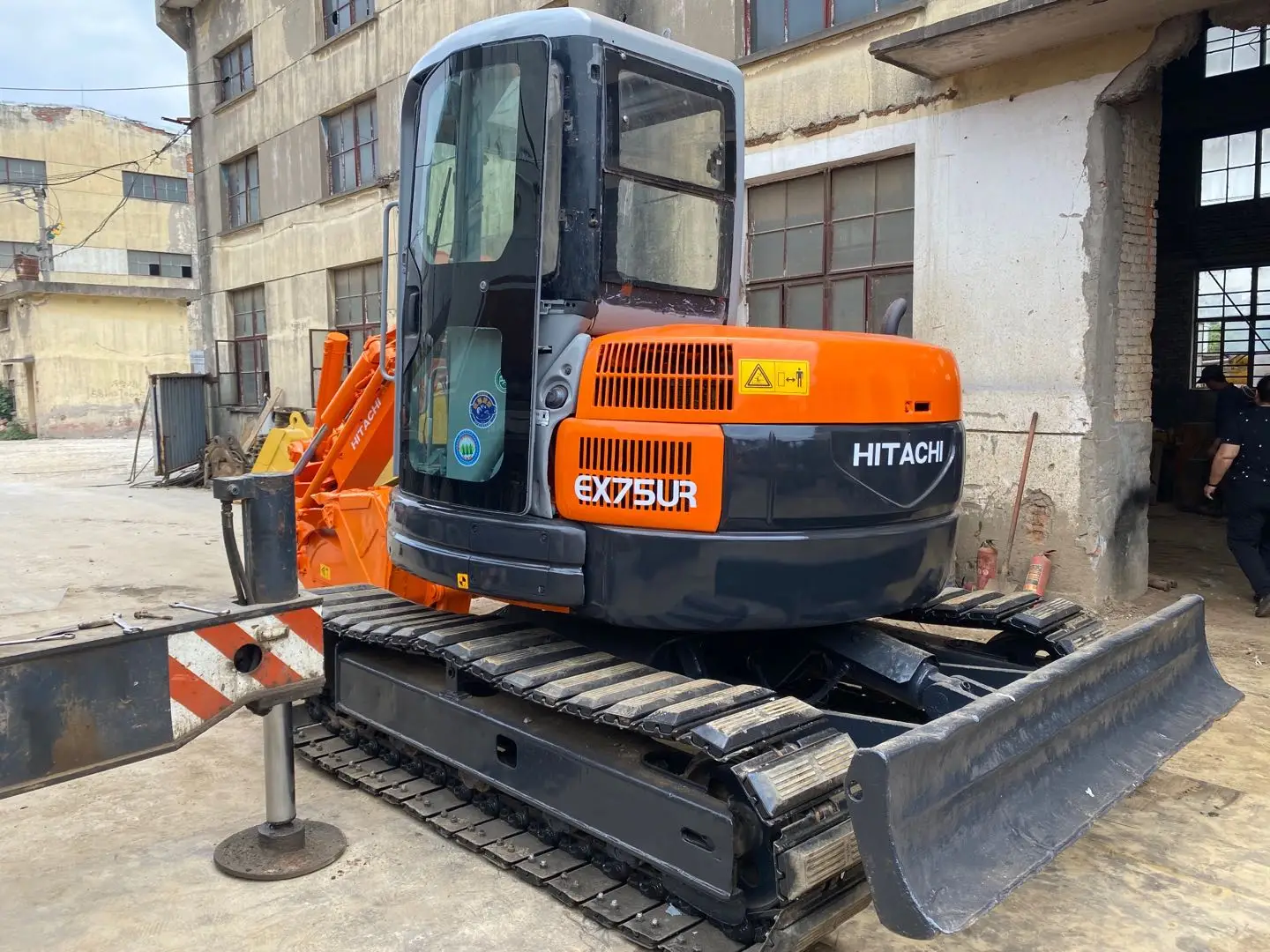 Б/у Экскаватор Hitachi EX75UR в отличном рабочем состоянии б/у мини-экскаватор EX75 для продажи