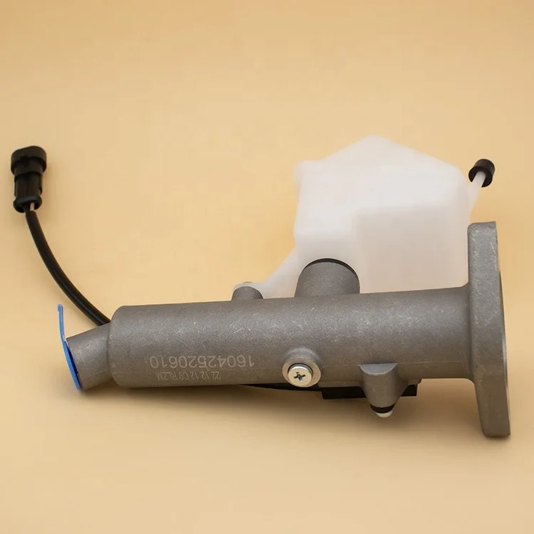 Hot sale GENLYON Truck Parts clutch master cylinder 5801475914 with oil can For GENLYON truck spare parts