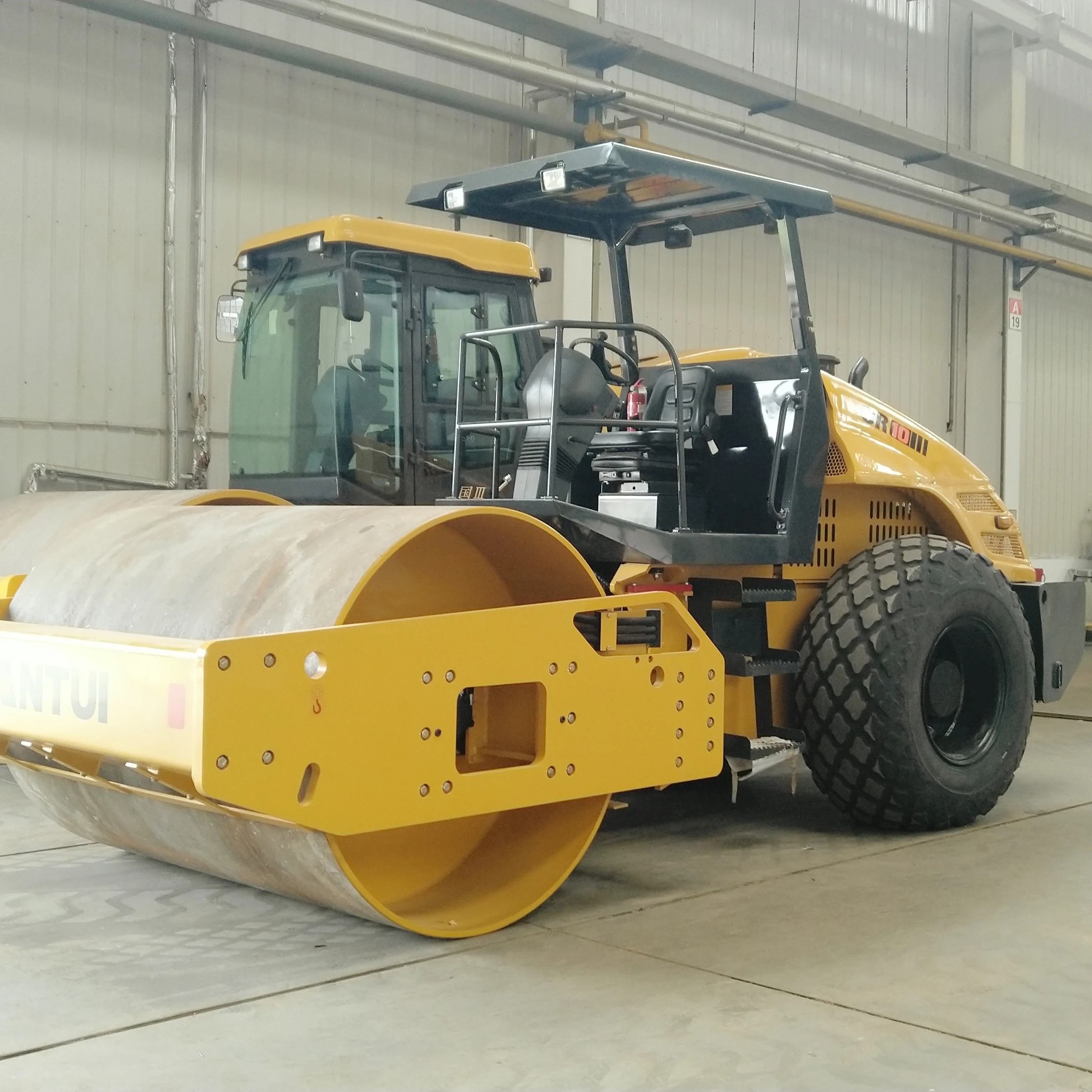 Mini SR10 Road Roller Wheeled Single Drum Vibratory 82 KW 10 TON