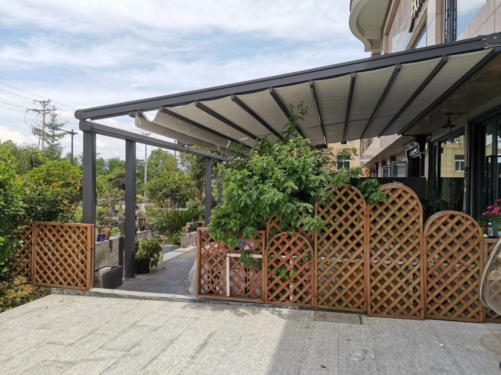 Customized  Pvc Waterproof Pergola  Aluminium Bioclimatic  Outdoor cafe Rolling Roof