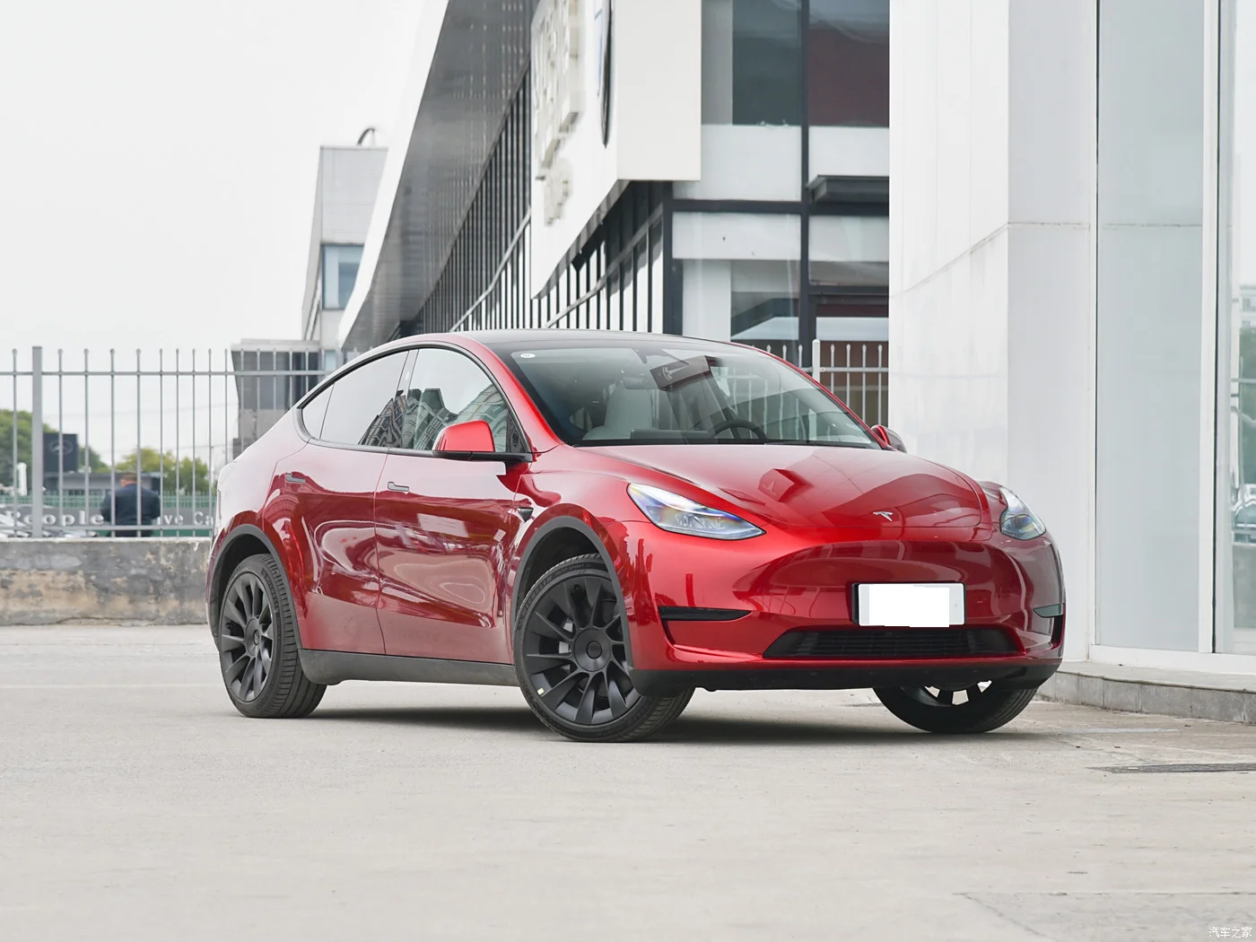 Tesla Model Y: All-Electric Luxury SUV with 4.8s 0-100km/h, 500km+ Range, Advanced Safety Features