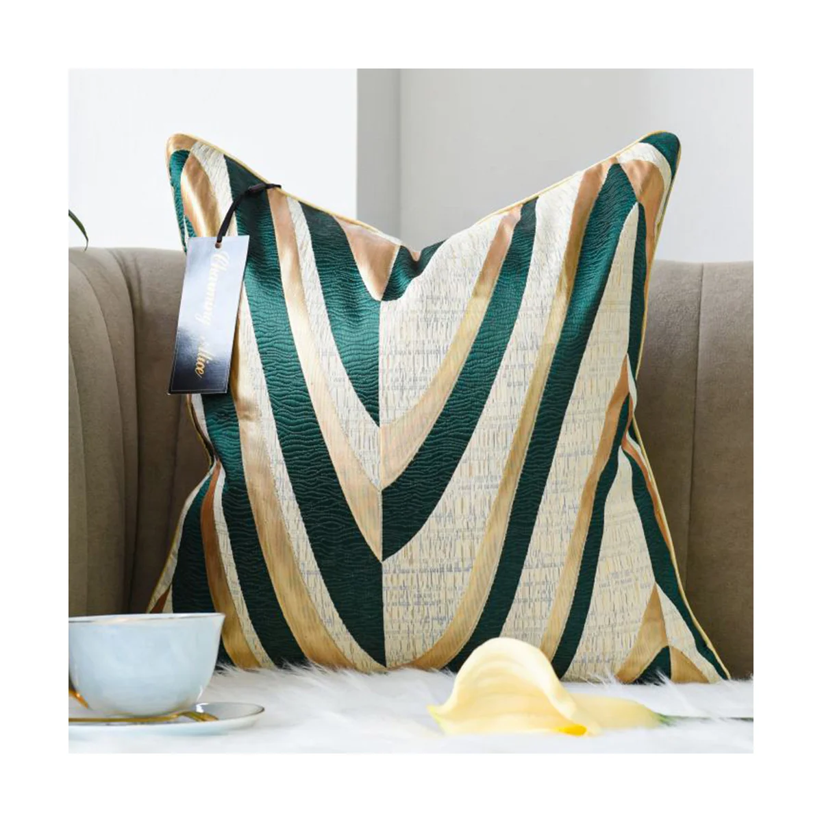 18x18 Metallic Golden Polyester Jacquard Throw Pillow Covers Soft Cushion Cover Pillowcase Luxury Modern Design for Sofa Bedroom