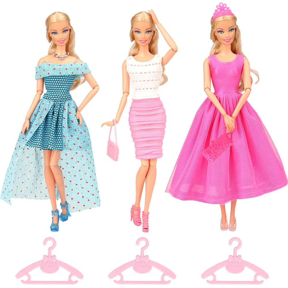 
Fashion 16 Items/Set Doll Kid Toy Accessories=3 Kirts+3 Hangers+6 Shoes+1 Necklace+1 Crown+2 Bags for 11.5 inch Girl doll Gift 