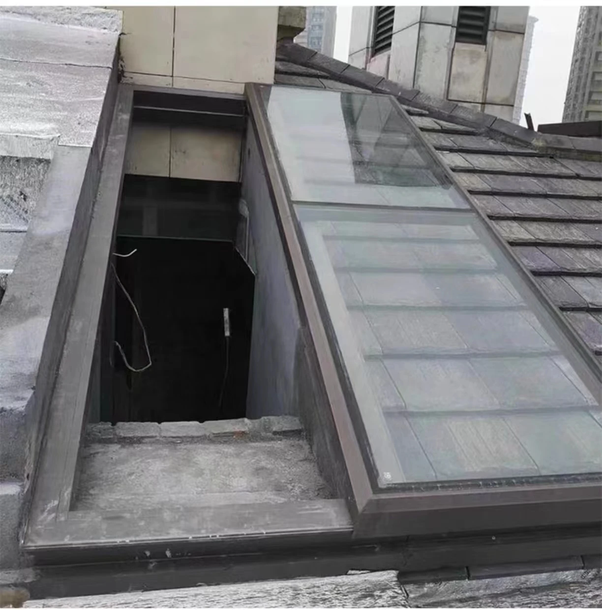 Easy to open, good sealing, electric sunroof can be customized in batches