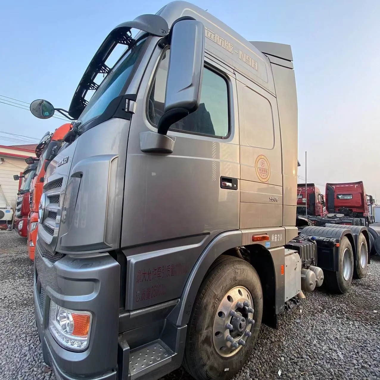 Second hand DaYun n9h грузовик 550 л.с. 6x4 euro5 тягач