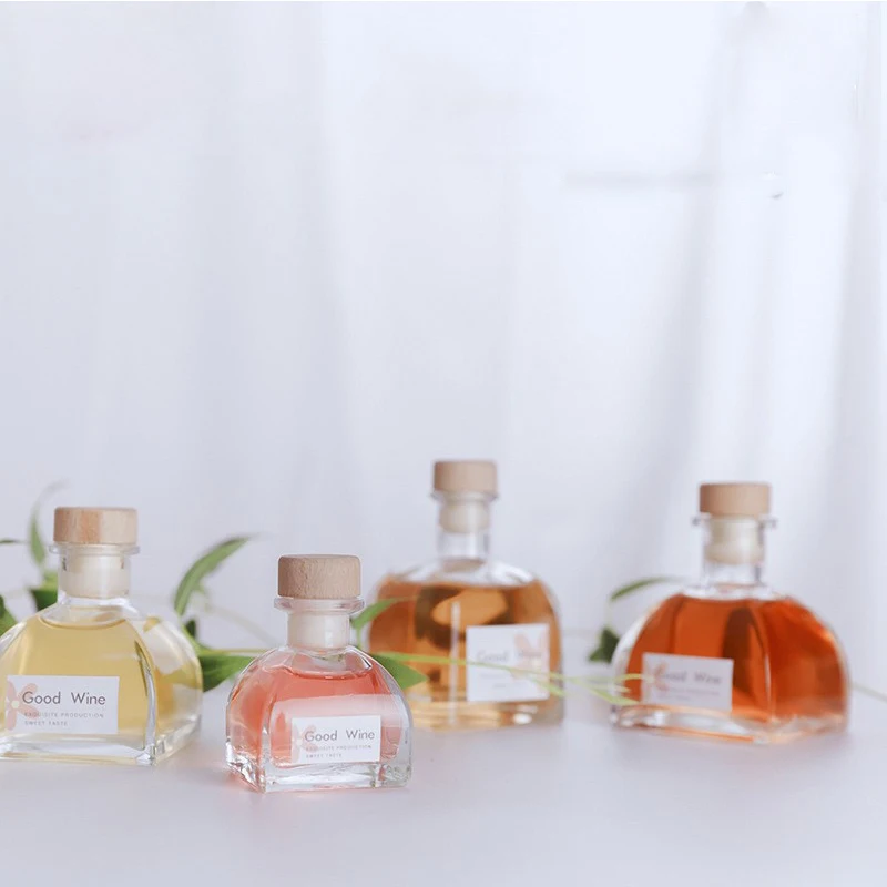 Japanese Style 50ML 100ML Round Transparent Mini Whiskey Wine 150ML Glass Vodka Whiskey Bottle With Cork Cap Small Bottle