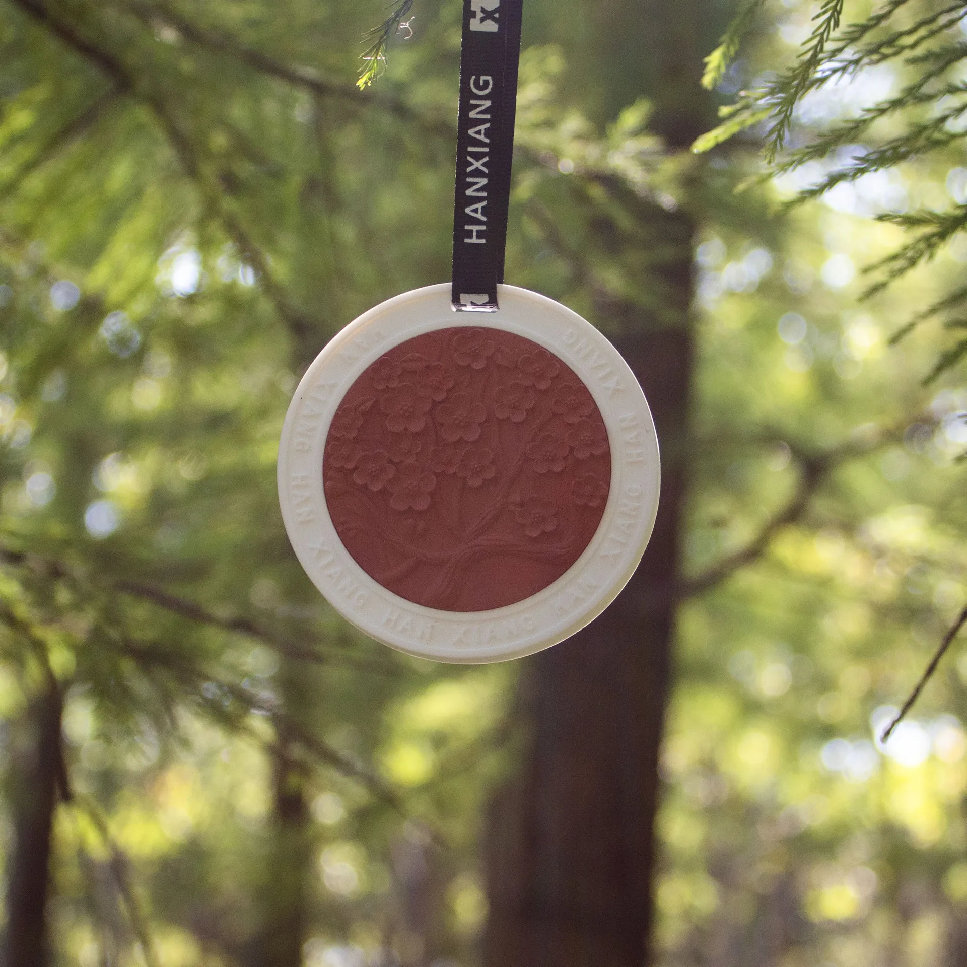 aromatherapy plum blossom fragrant stone advanced plaster pendant solid aromatherapy wax tablets deodorant lasting fragrance