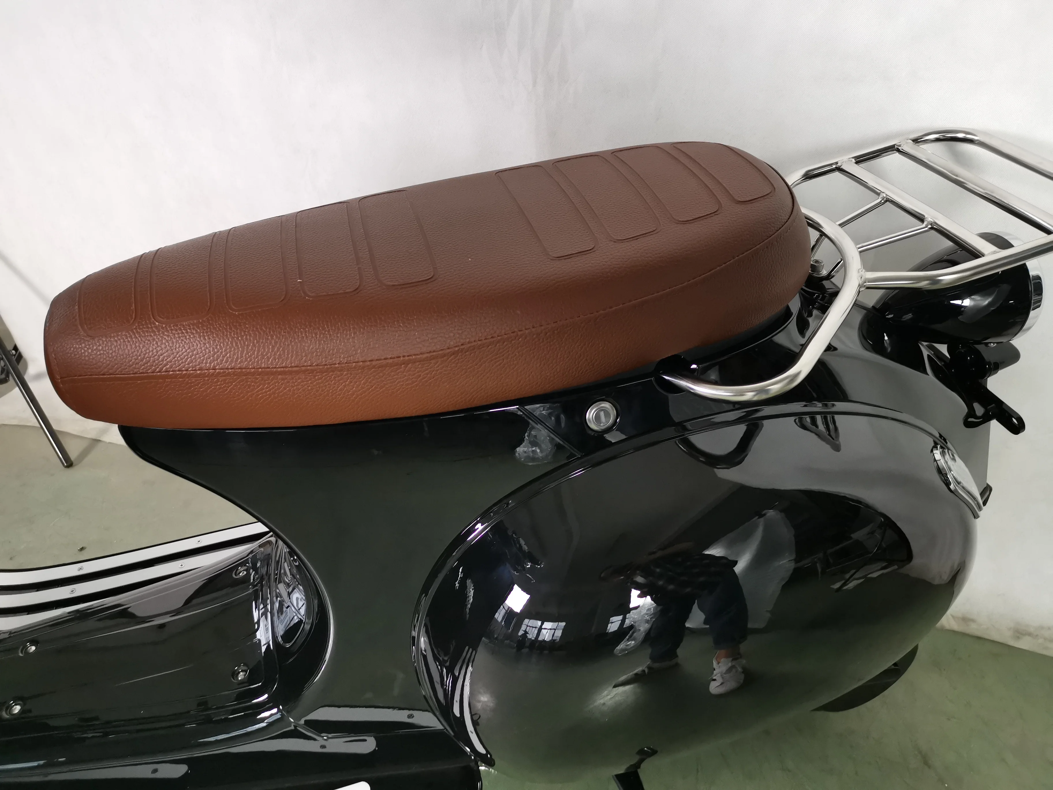 
China best retro classic vespa 2000w lightweight adult vespa electric mobility scooter moped on sale in 2019 