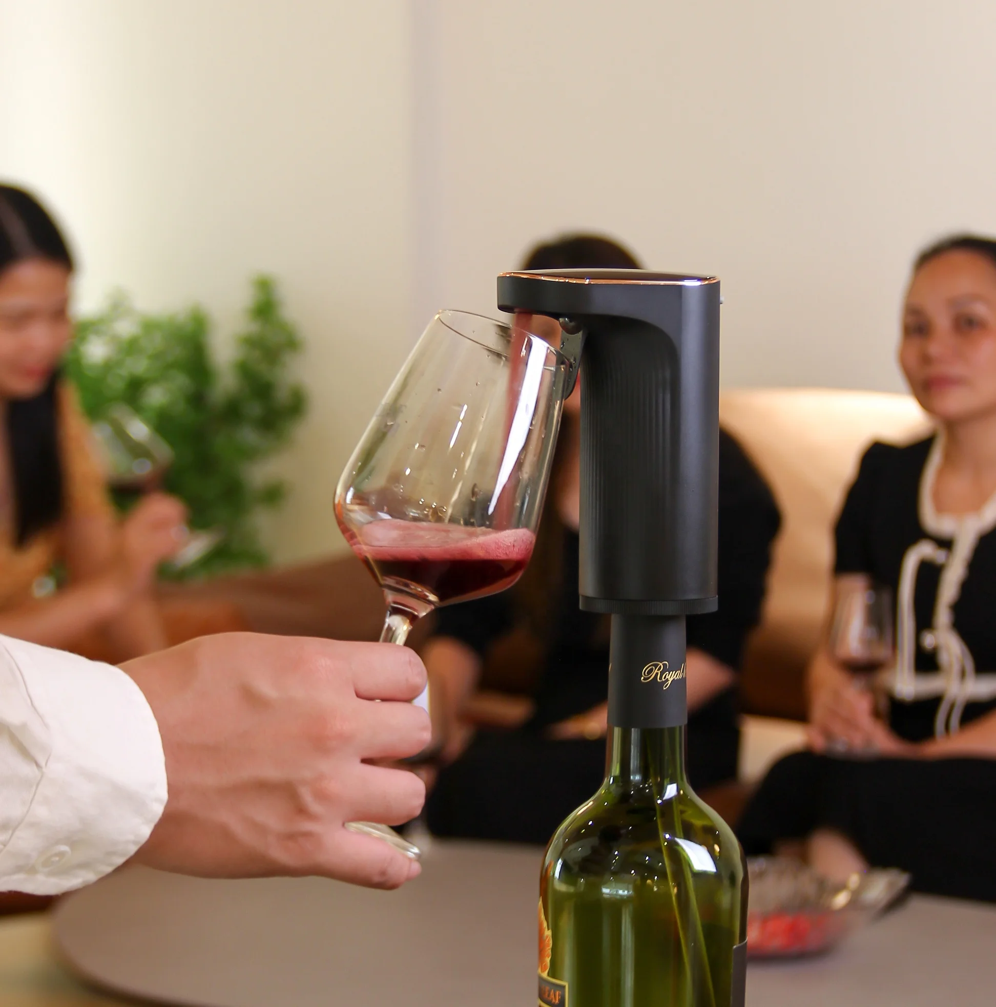 USB Rechargeable Automatic Liquor Drink Dispenser Black Electric Wine Aerator