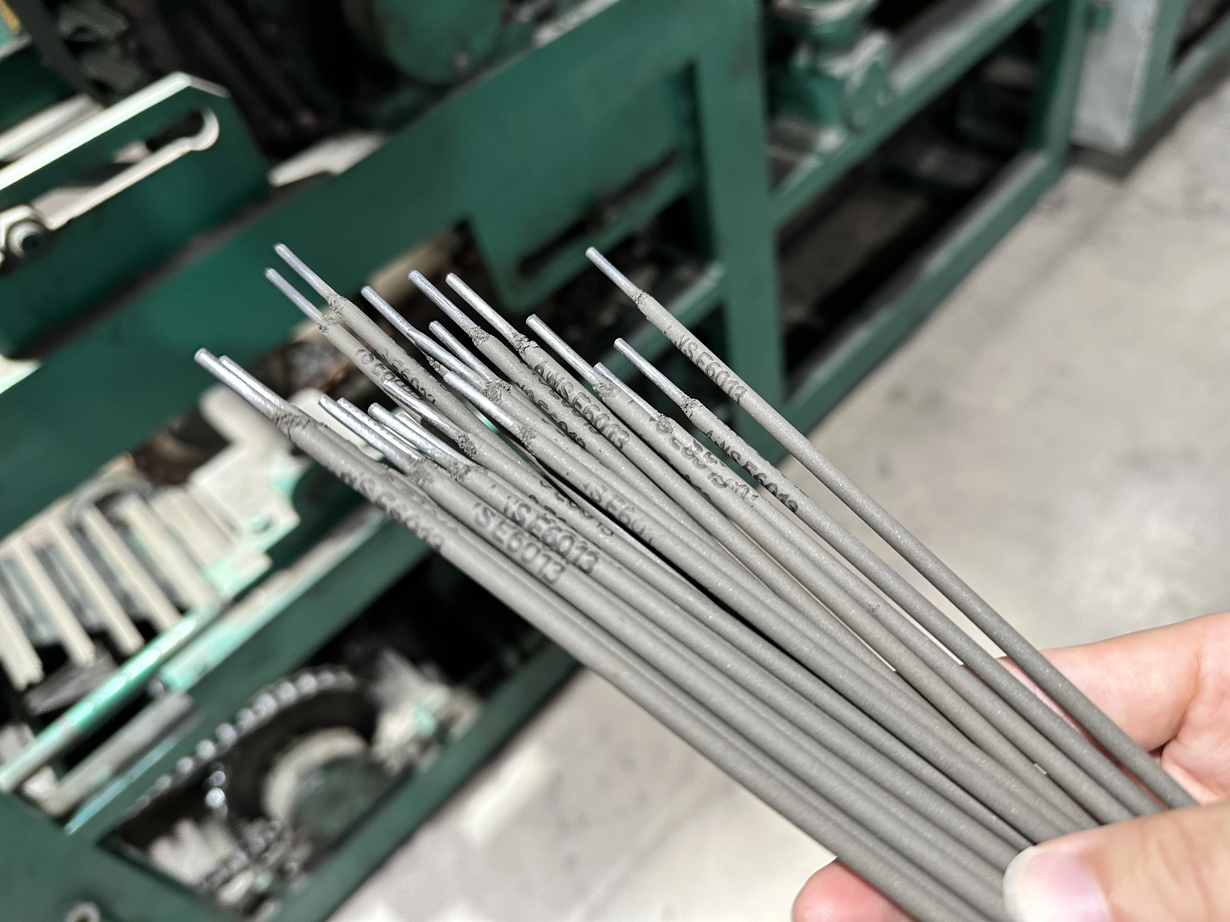 E7018 Carbon Steel Welding Electrodes Welding Rod 2.5mm 3.2mm 4.0mm
