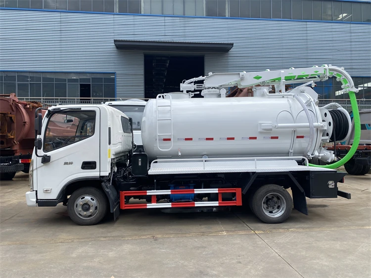 High power FOTON  8 cubic meter high pressure dredging and sewage suction truck with hydraulic rotary sewage suction pipe