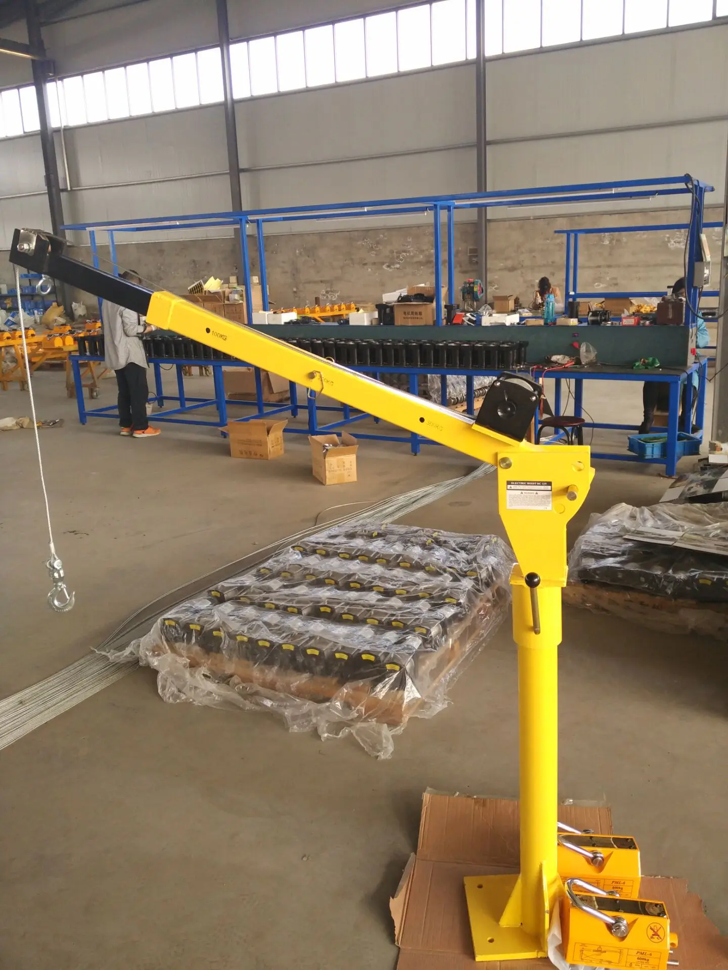 High quality 1 ton pickup truck crane with electric winch for sale