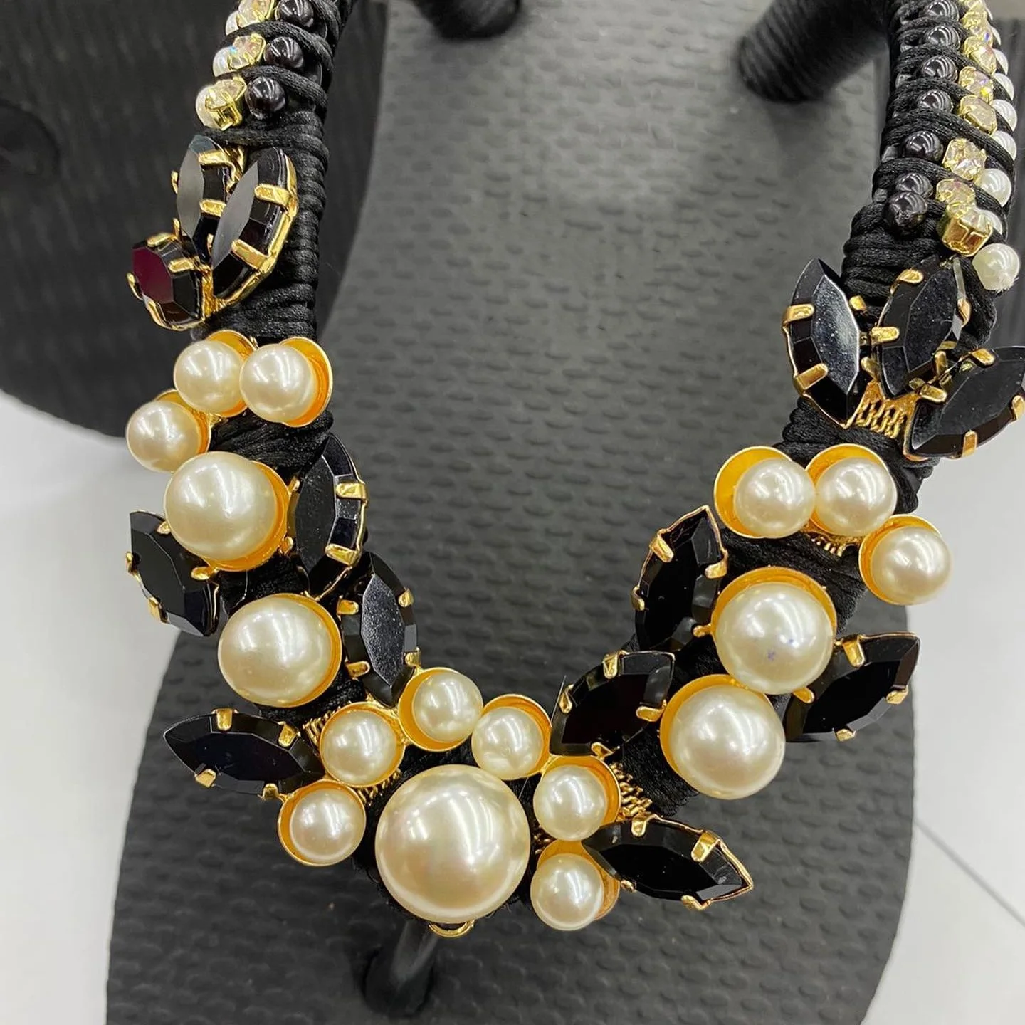 Classic Black Flip Flops Onyx Rhinestones Embellished Flip Flops Beaded Pearls Thong Slippers Wholesale