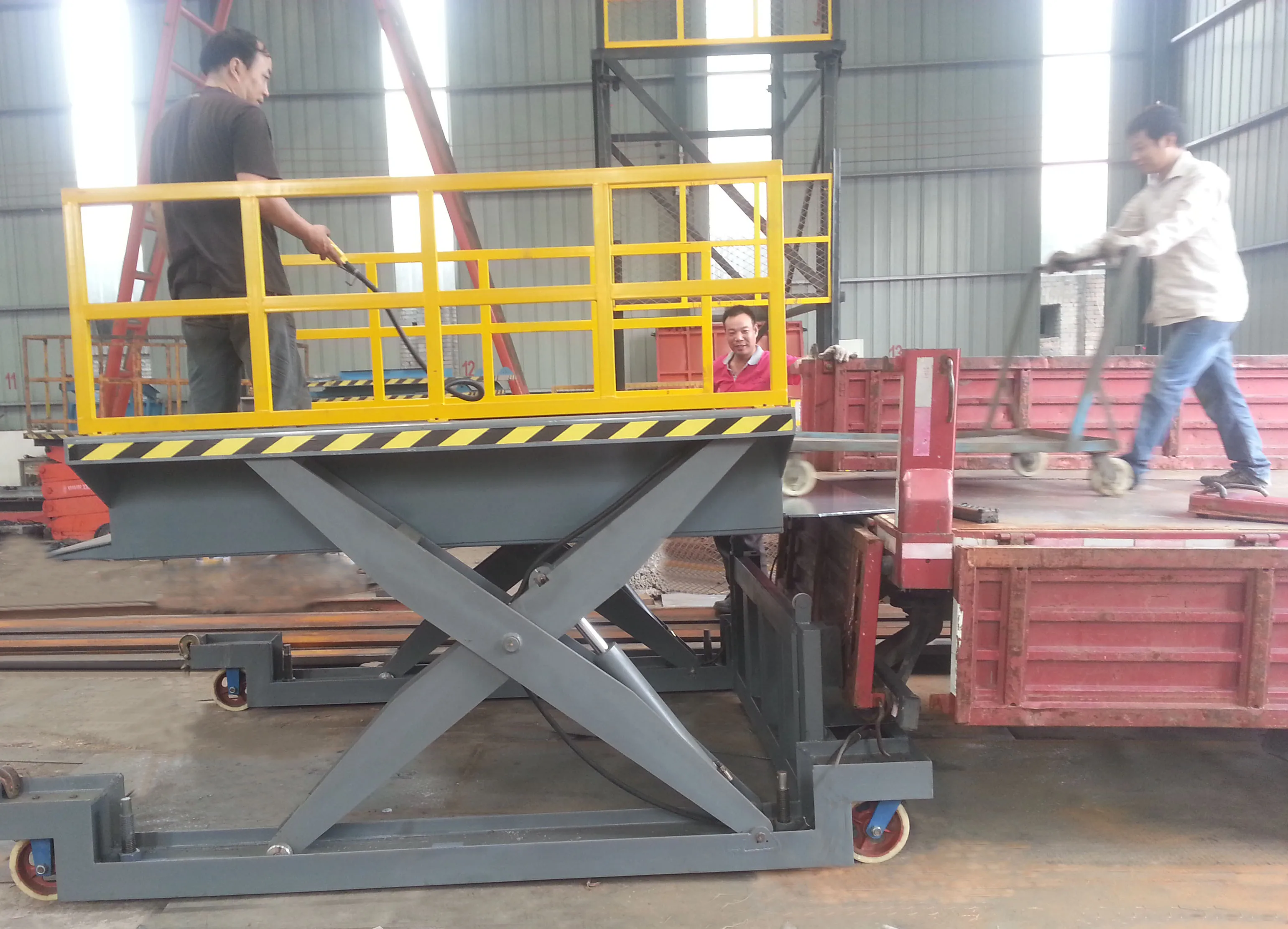 Zhongxiang Supplier Customized 1000Kg Mobile Hydraulic Lift Platform Connected With Truck