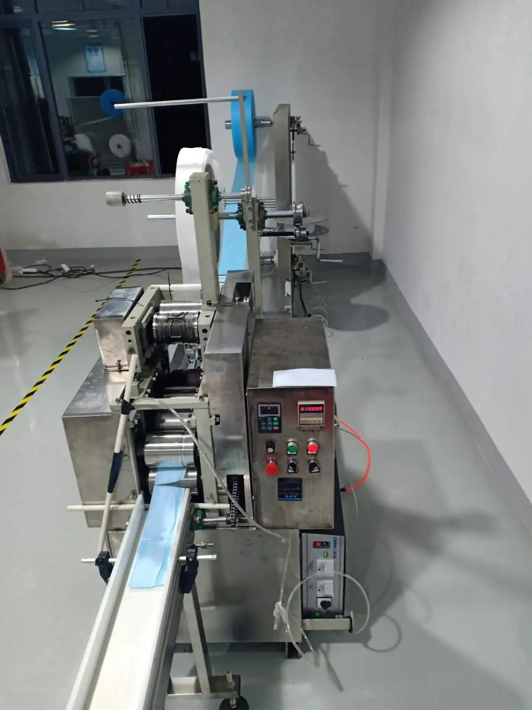 Дешевая заводская цена, машина для изготовления пластиковых фартуков