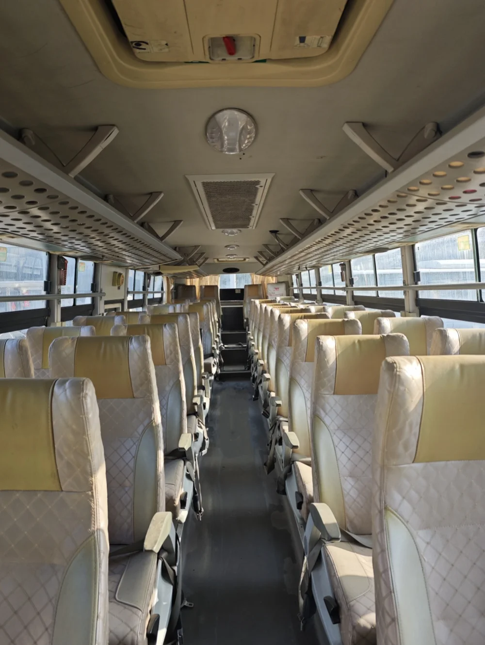 Competitive Price Second Hand Kinglong 45 Seats Manual Transmission Bus Used Diesel Luxury Coach Bus For Sale