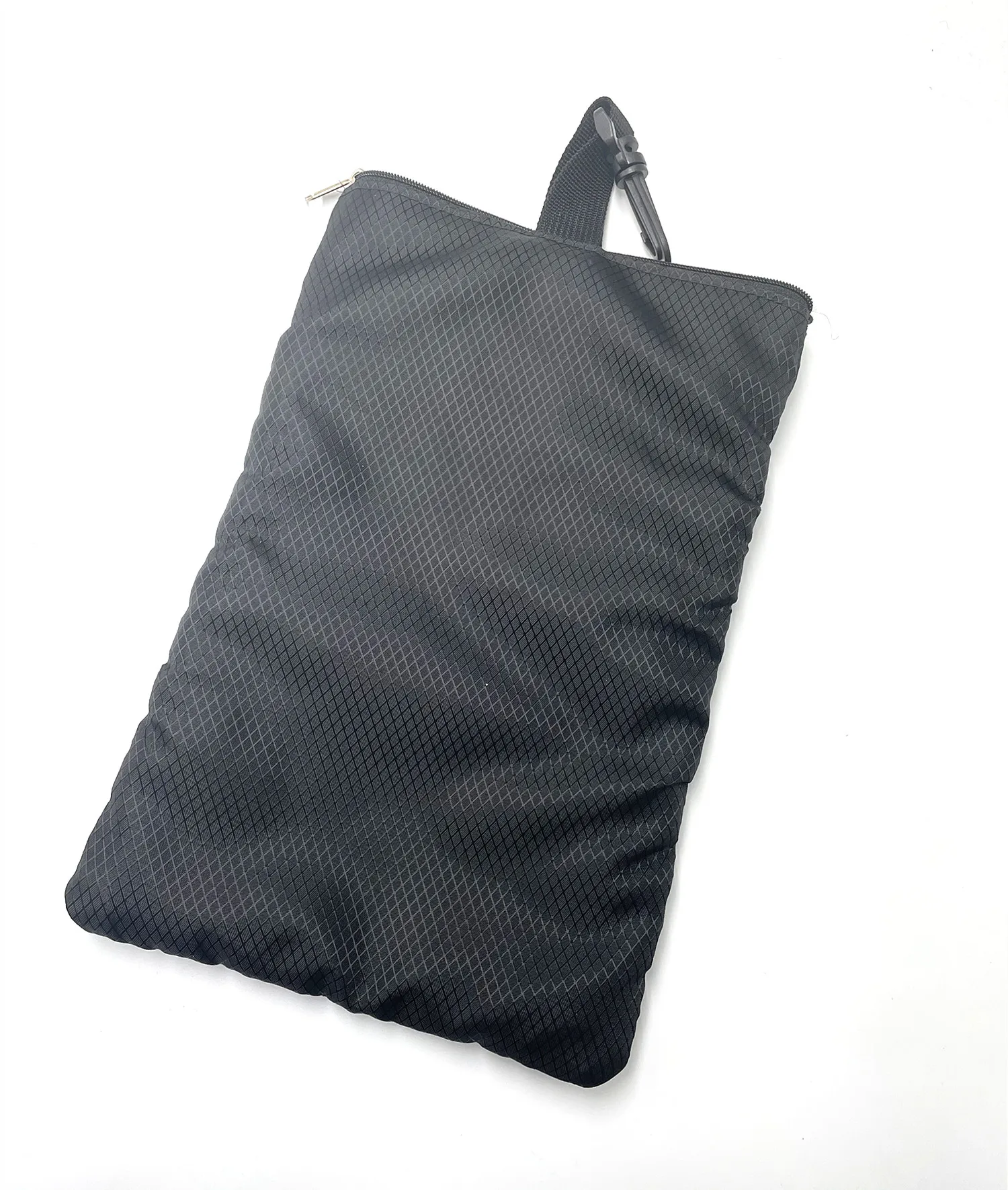 Hot Sale Golf Products Towel with 3 Pockets Divot Tool Brush 2 Pens 2 Ball Markers in a Convenient Pouch