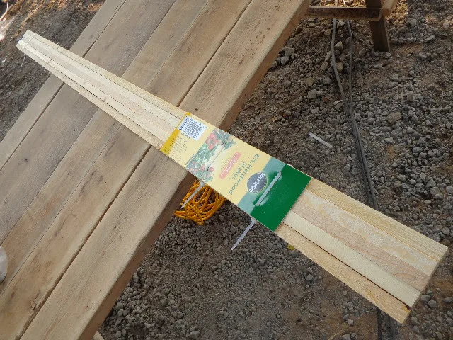 Hysen Wood Garden Stakes Fot Vegetables 19 Mm*19 Mm Wooden Poles Plastic Garden Fence Fencing, Trellis & Gates Not Coated