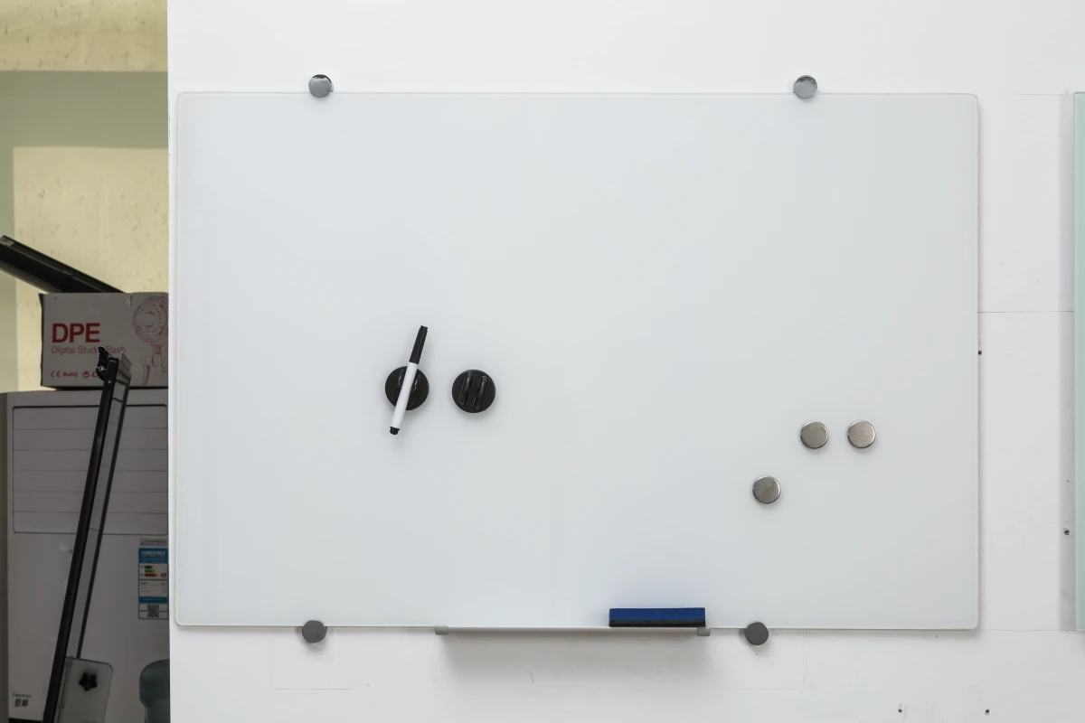 Factory Customized Magnetic Glass White Board With Circular Clip Standard Writing Notice Board