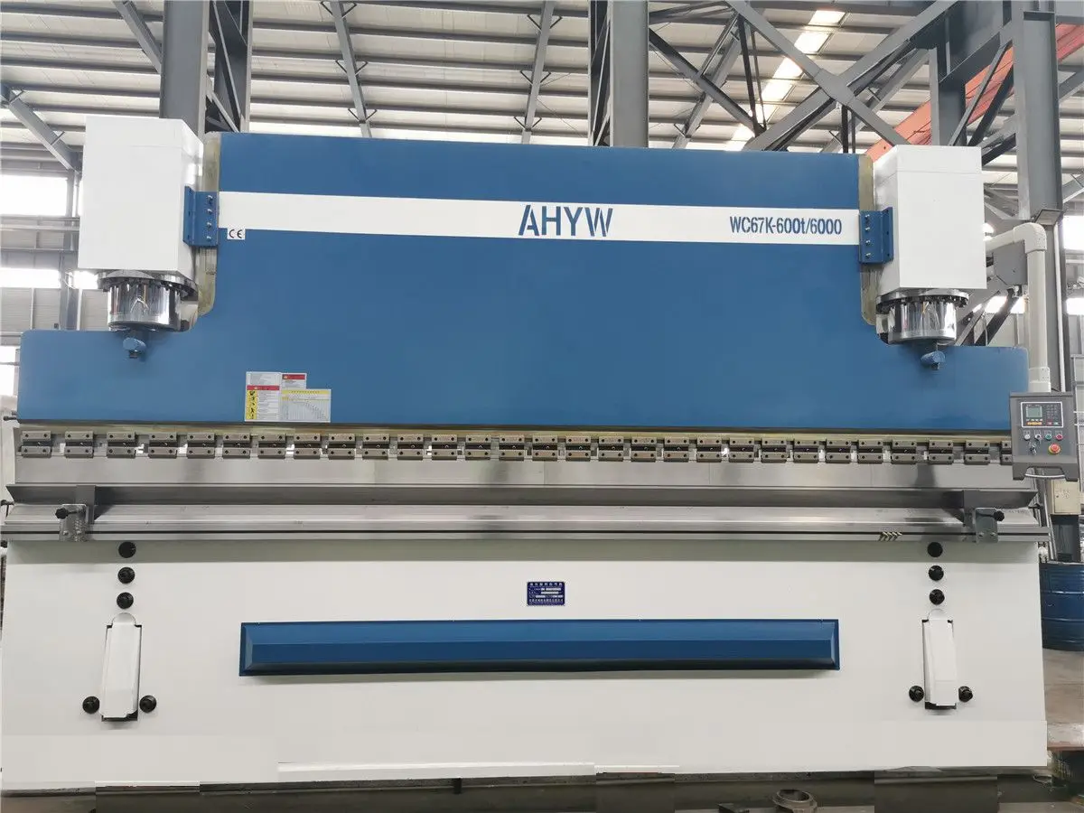  Пресс-тормоз серии YWT с моделью 100T/3200