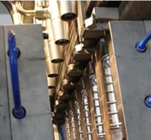 Professional PET Stretch Blow Molding Machine YD-12000 8cavity  higher automation  intelligent control