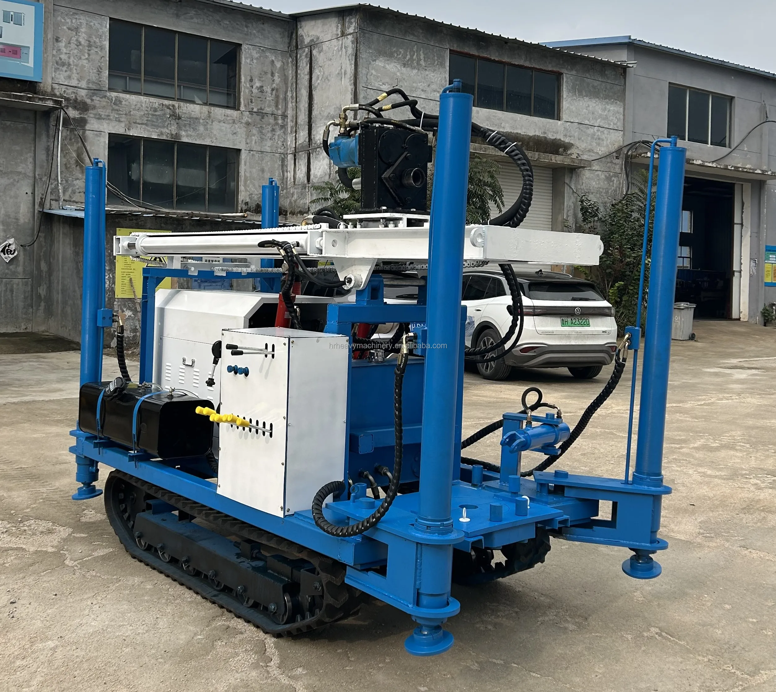 HongRun 300m water and air compressor  drill rig  have track shoe good quality and best price