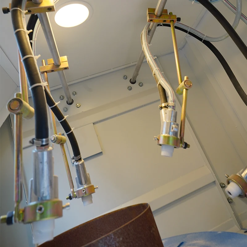 Turntable sand blasting machine with automatic door