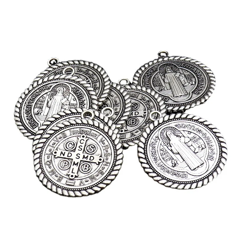 Creative keychain pendant Car bag keychain pendant Mobile phone decorative metal pendant