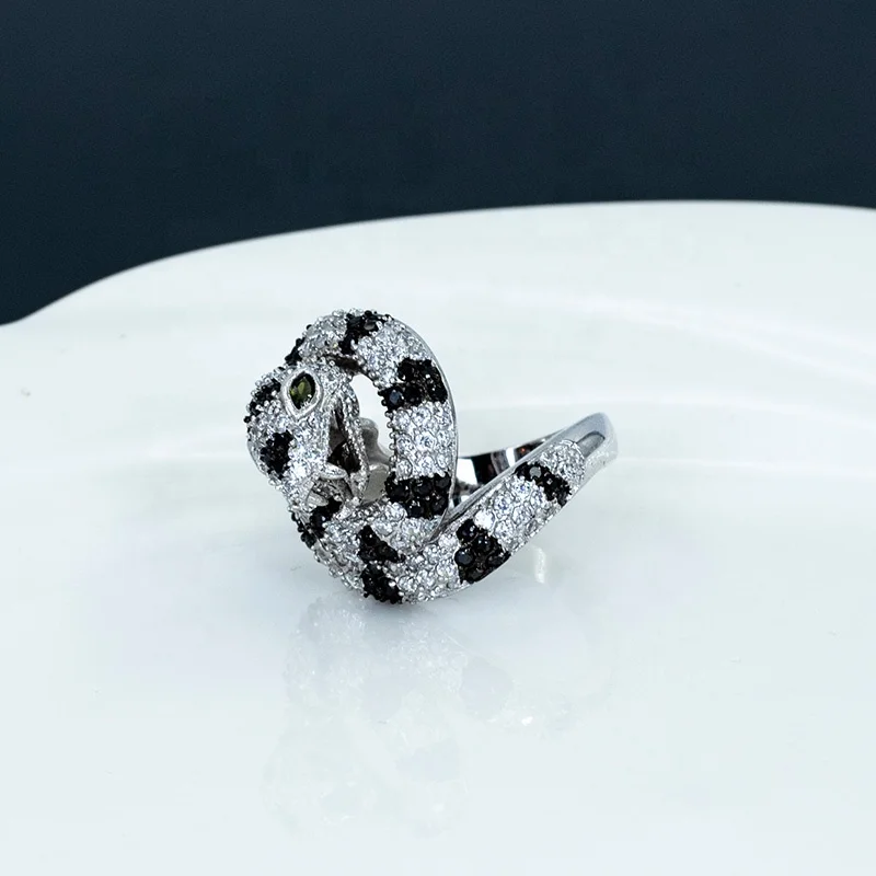 Factory wholesale striped snake black and white cluster ring prom hand jewelry  trendy personalized ring