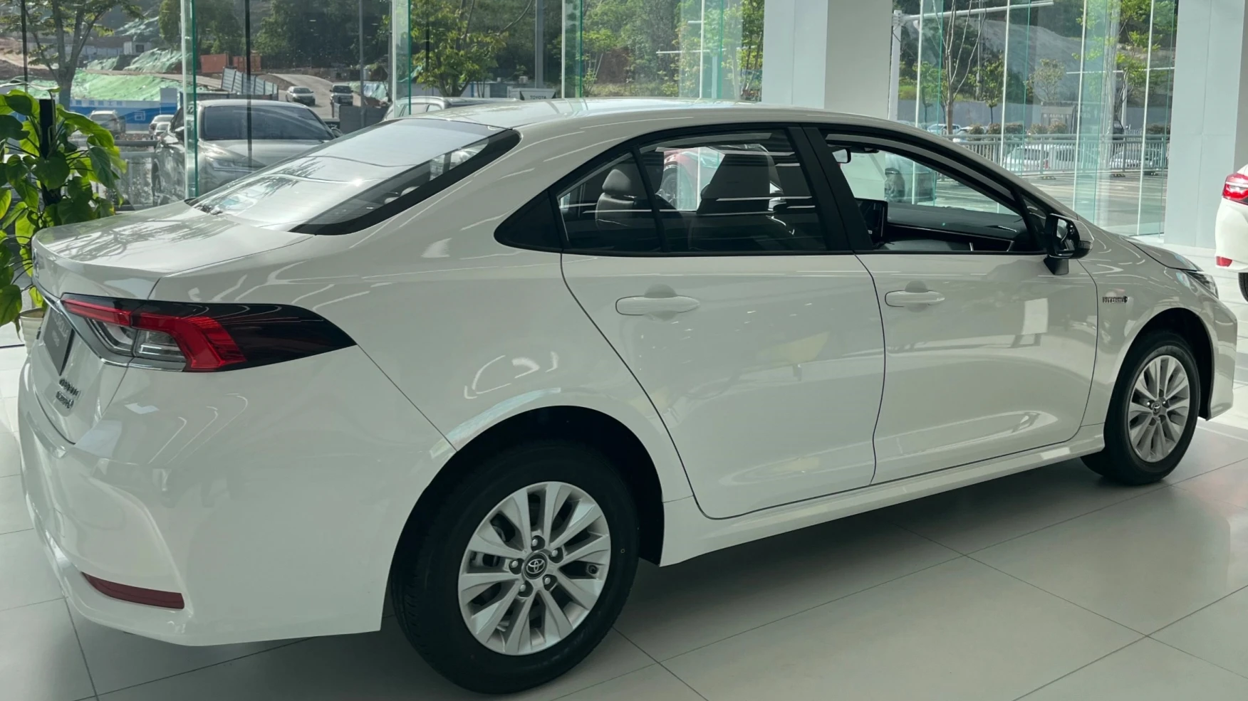 2023 Лидер продаж дешевые подержанные автомобили Corolla 1 2 T 1.8L гибридный автомобиль EV Auto L Compact ta E-Cvt