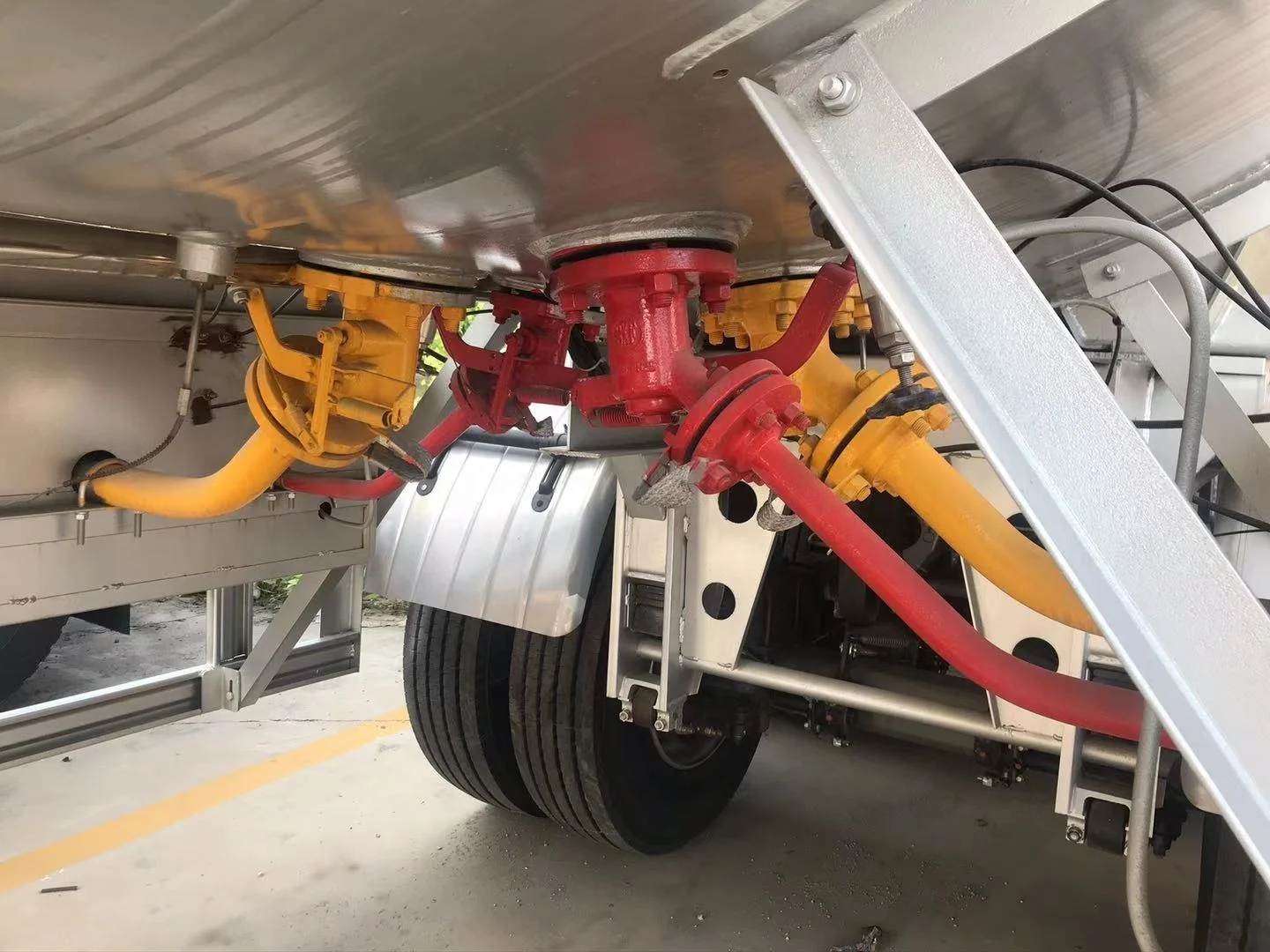 Good Quality 3 Axles 52600 LPG Petroleum Gas Pressure Vessel Tanker Trailer for