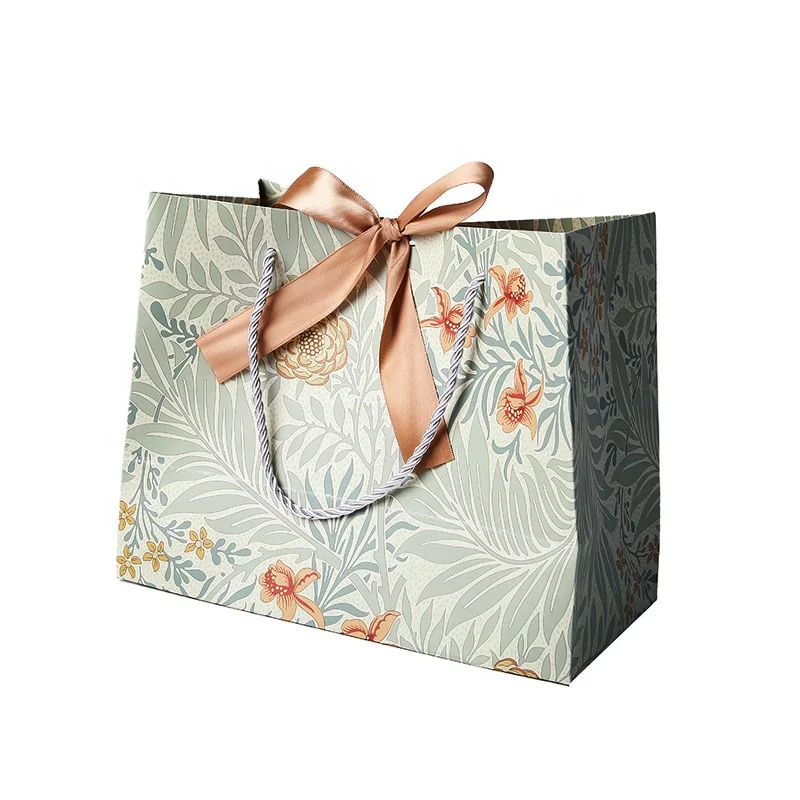 High quality low moq custom brand logo printed white cardboard shopping gift paper bags packaging