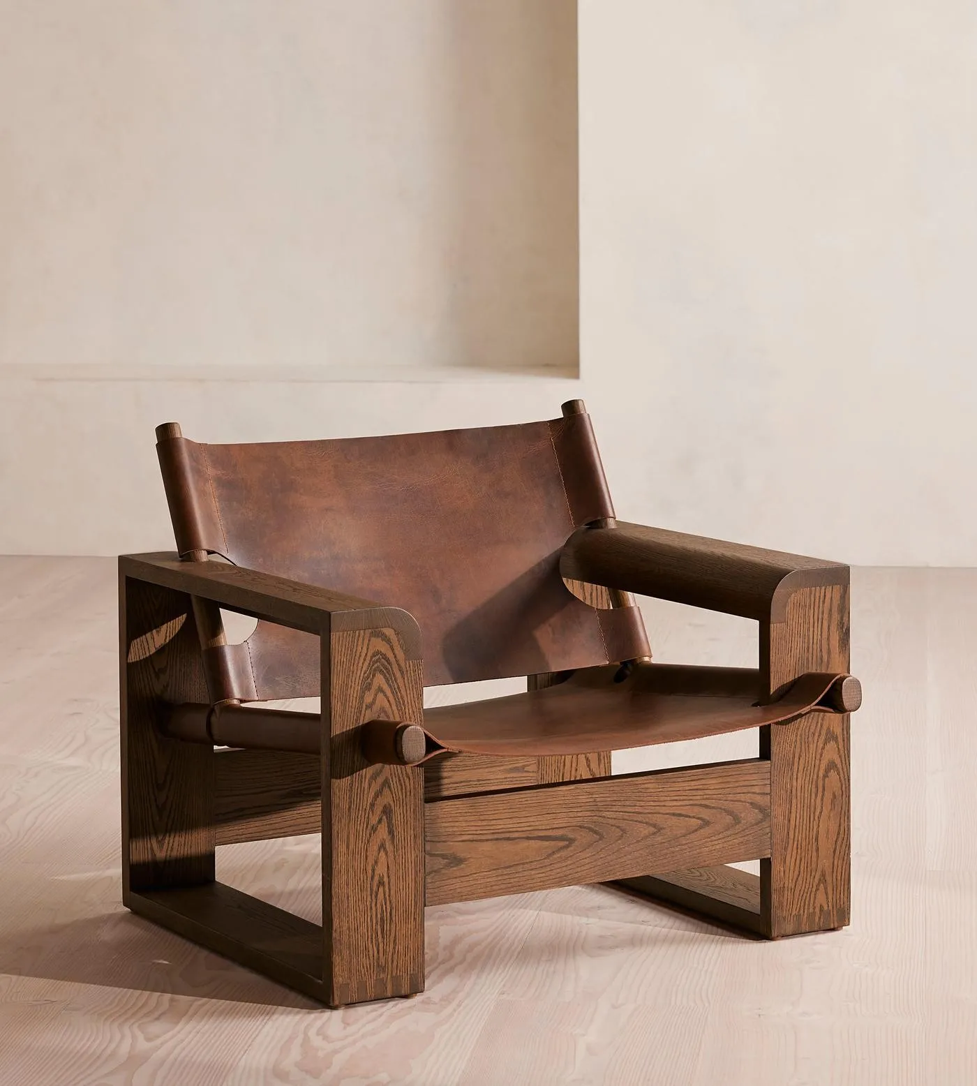 Contemporary Luxury Gabriel Armchair Modern Solid Wood Saddle Leather Upholstered Accent Chair Home Living Room Bedroom Hotel