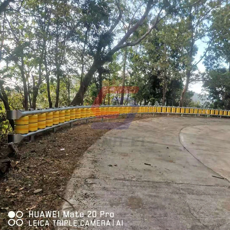 Пу и ПВХ Материал безопасности дорожного движения роликовый Поворотный барьер для прокатки ограждение продажи