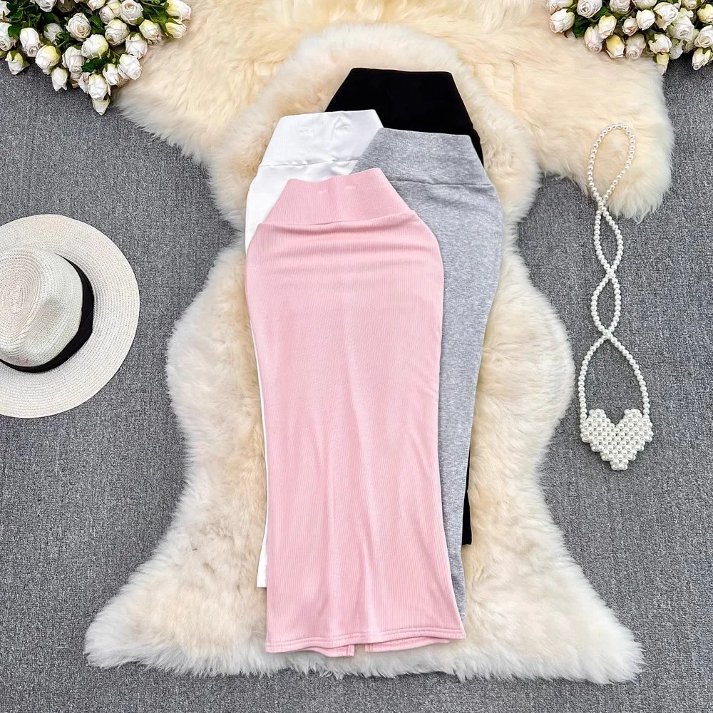 Юбка до колена средней длины с завышенной талией