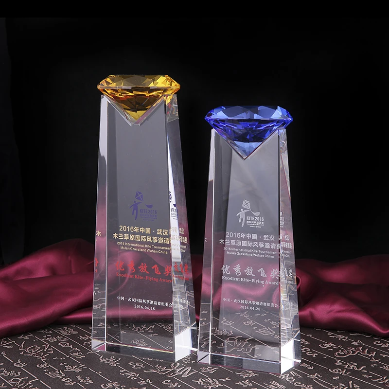 K9 Crystal Slant Side Laser Engraved Blue or Yellow Diamond Trophy Awards Plaques Fashionable Block Style Polished Honor Model