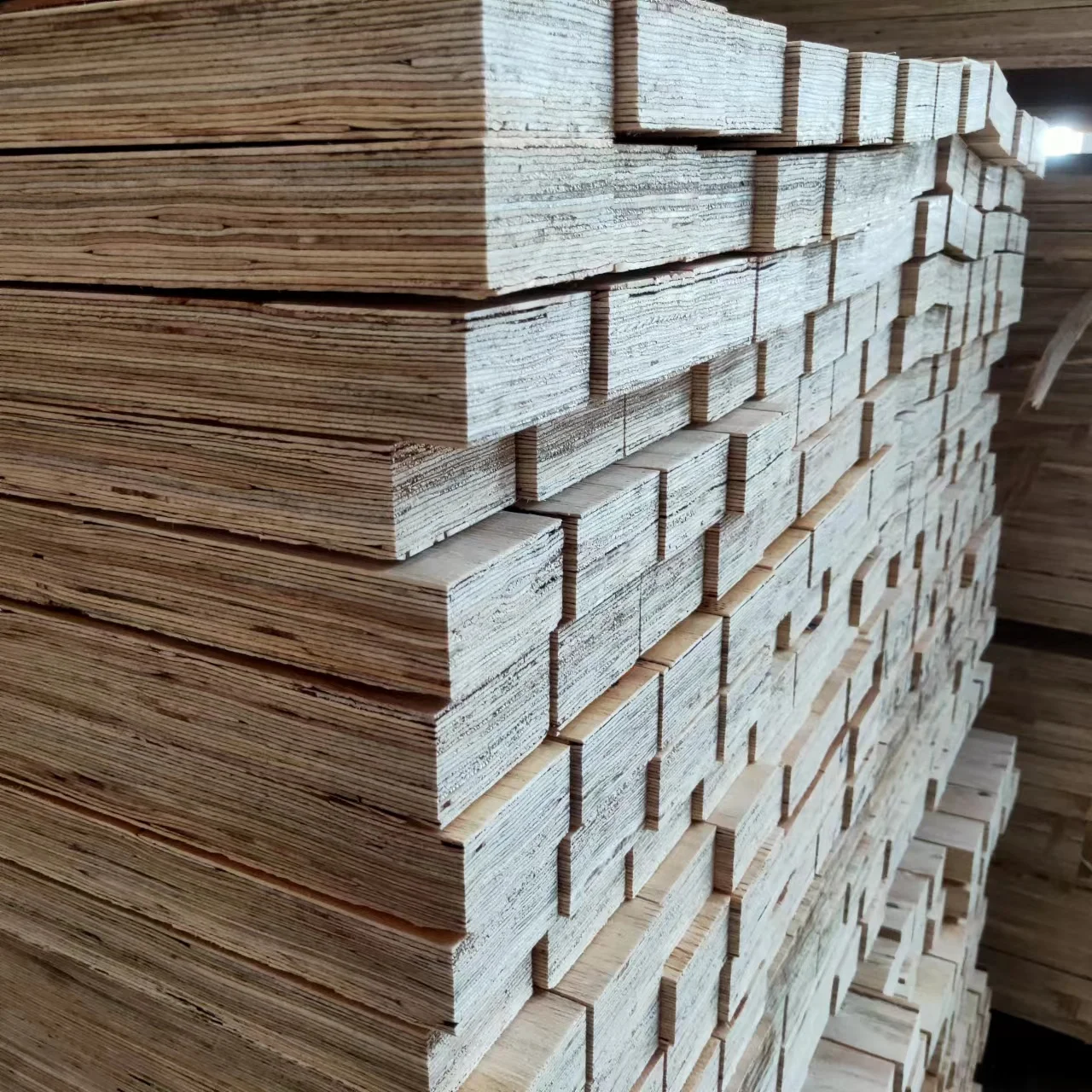 Australia Standard 90x35 & 90x45 A Bond Pine LVL Frame/Pine LVL Studs Timber AS/NZS4357 Australia LVL beam