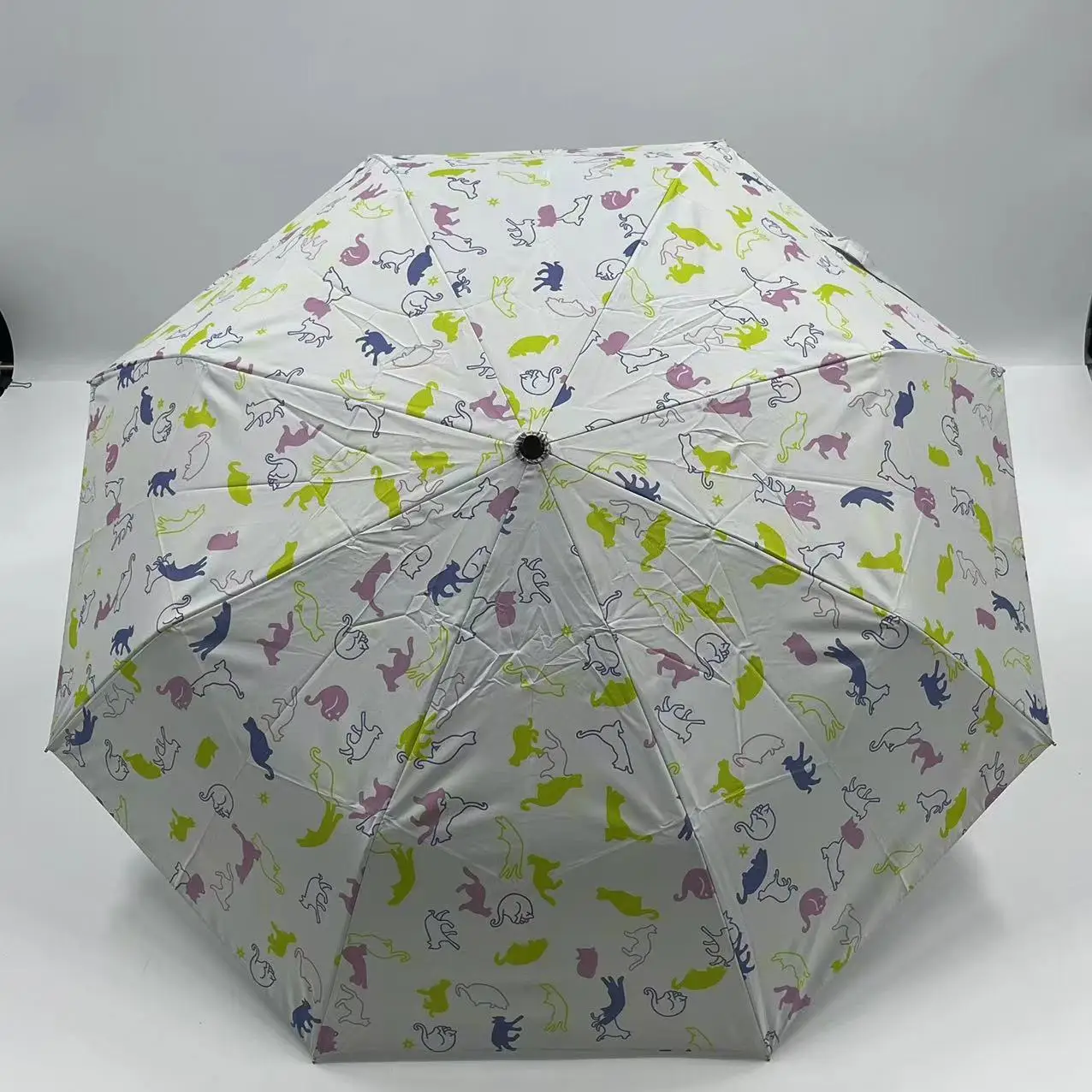 China Customised Manual Windproof 3-Fold Sier UV Full-Color Printed Umbrella Classic Mini Golf Design for Adults Custom Logo