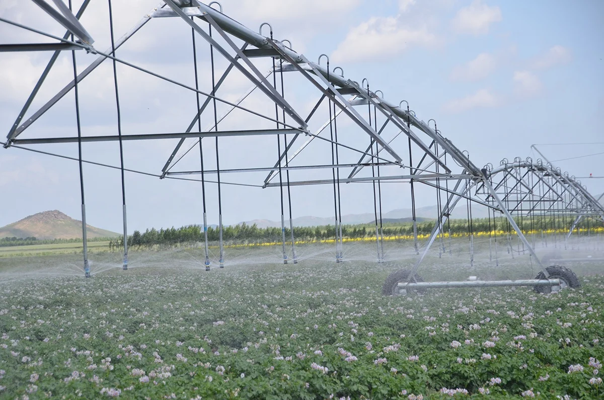 New Type Automatic Engines  Electromotion Pivot Irrigation Machine/Center Pivot Irrigation Equipment