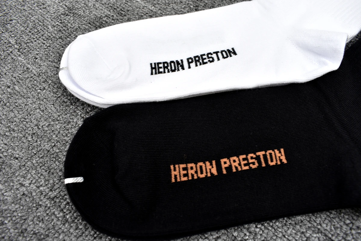 
Astronaut Logo Letter Cotton Socks Men Women High Street Pure Cotton Tube Socks Hip Hop Personality Stockings 