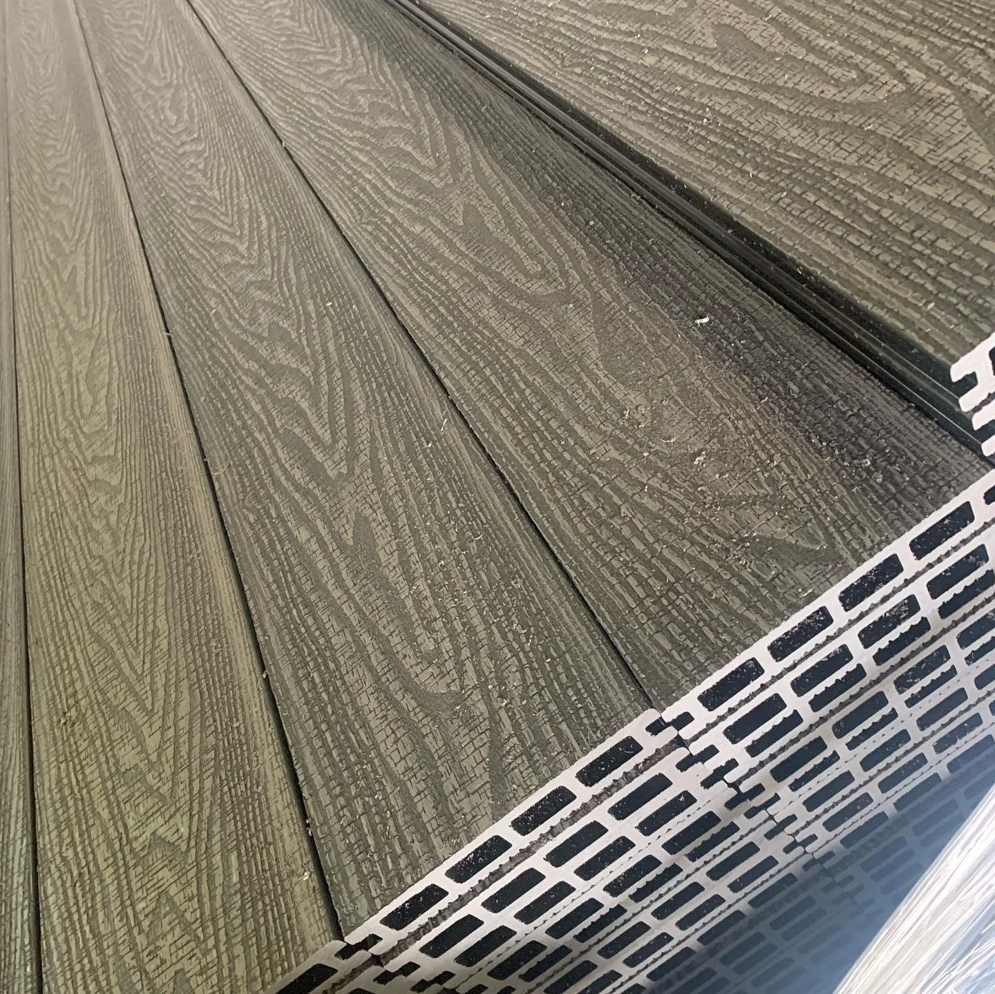 Wholesale Custom Outdoor WPC Cladding Wall Panel  Wood Composite Exterior Vertical Slatted  WPC Composite Wall Cladding