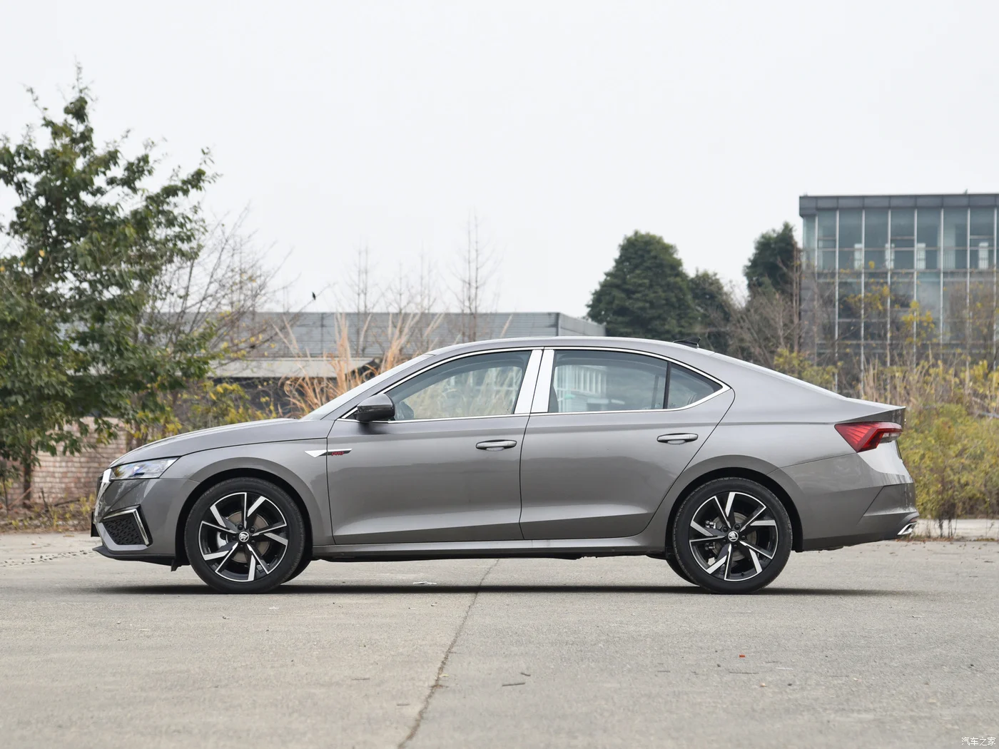 Skoda octavia2024 PRO TSI80 роскошная версия хэтчбек 5 дверей мест