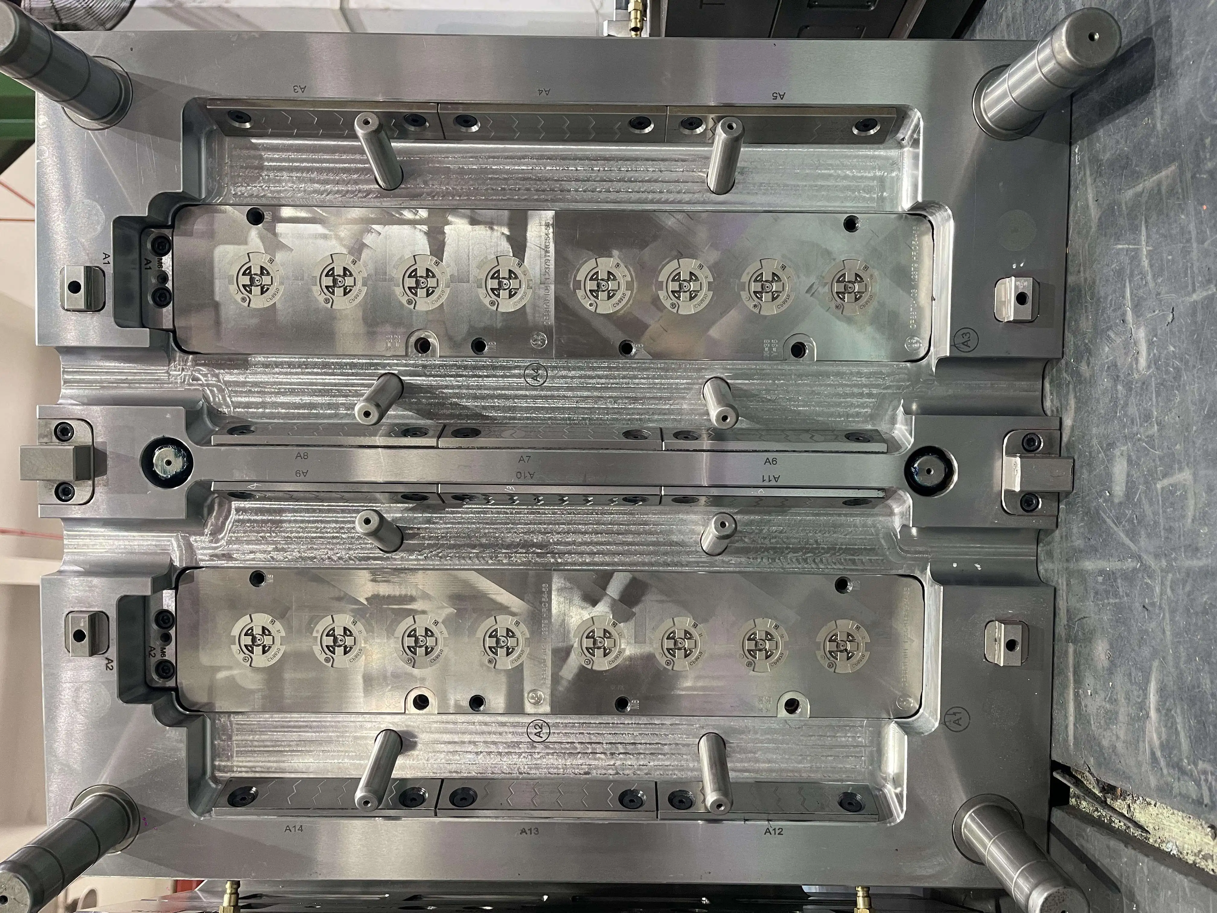 Customize Plastic Injection Mold Electronic Parts Injection Molding One Step Service Mould Factory in Shenzhen