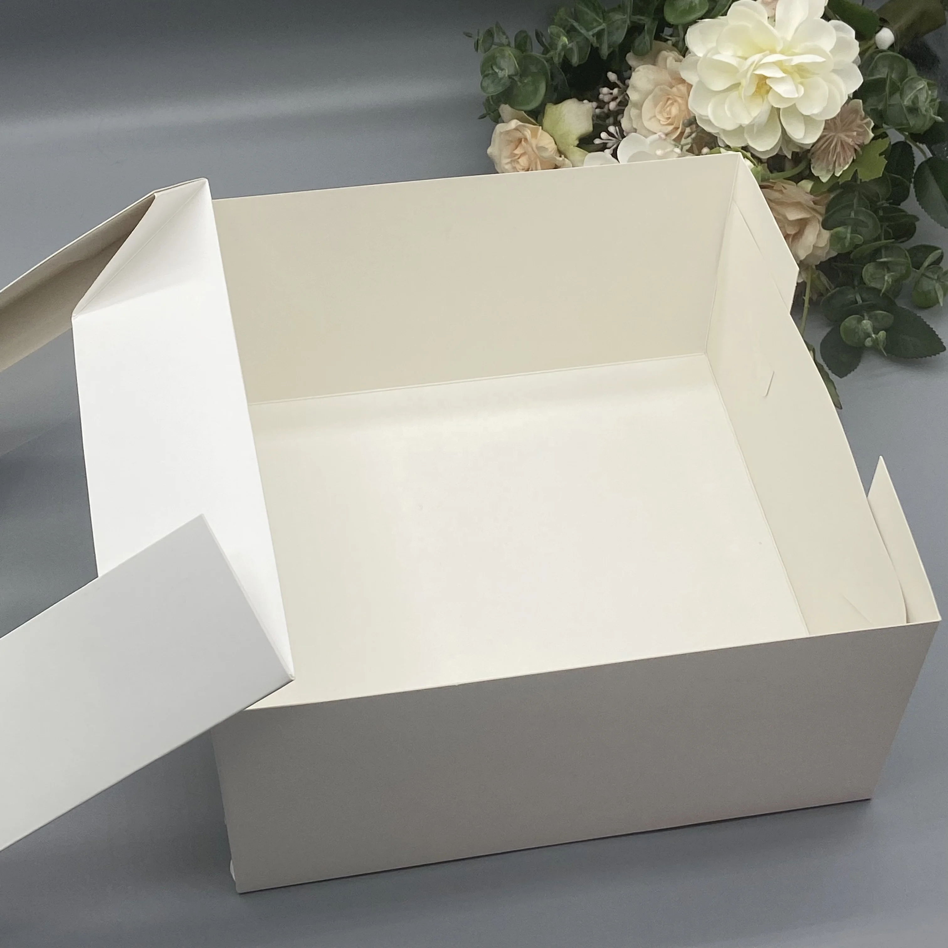 Food grade mini cake and pastries luxury paper packing box 10 inches