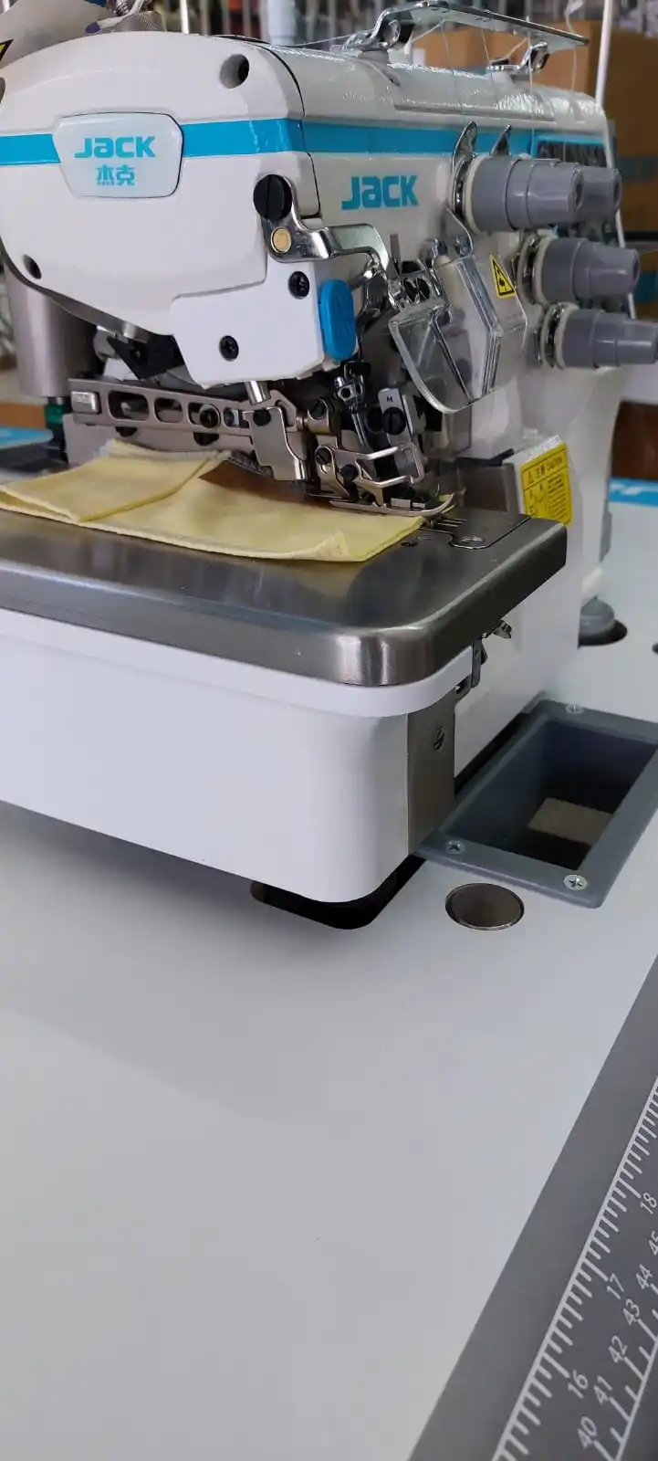 Brand new JACK C6 Four Thread Overlock Machine Serge Industrial Sewing Machine  on sale